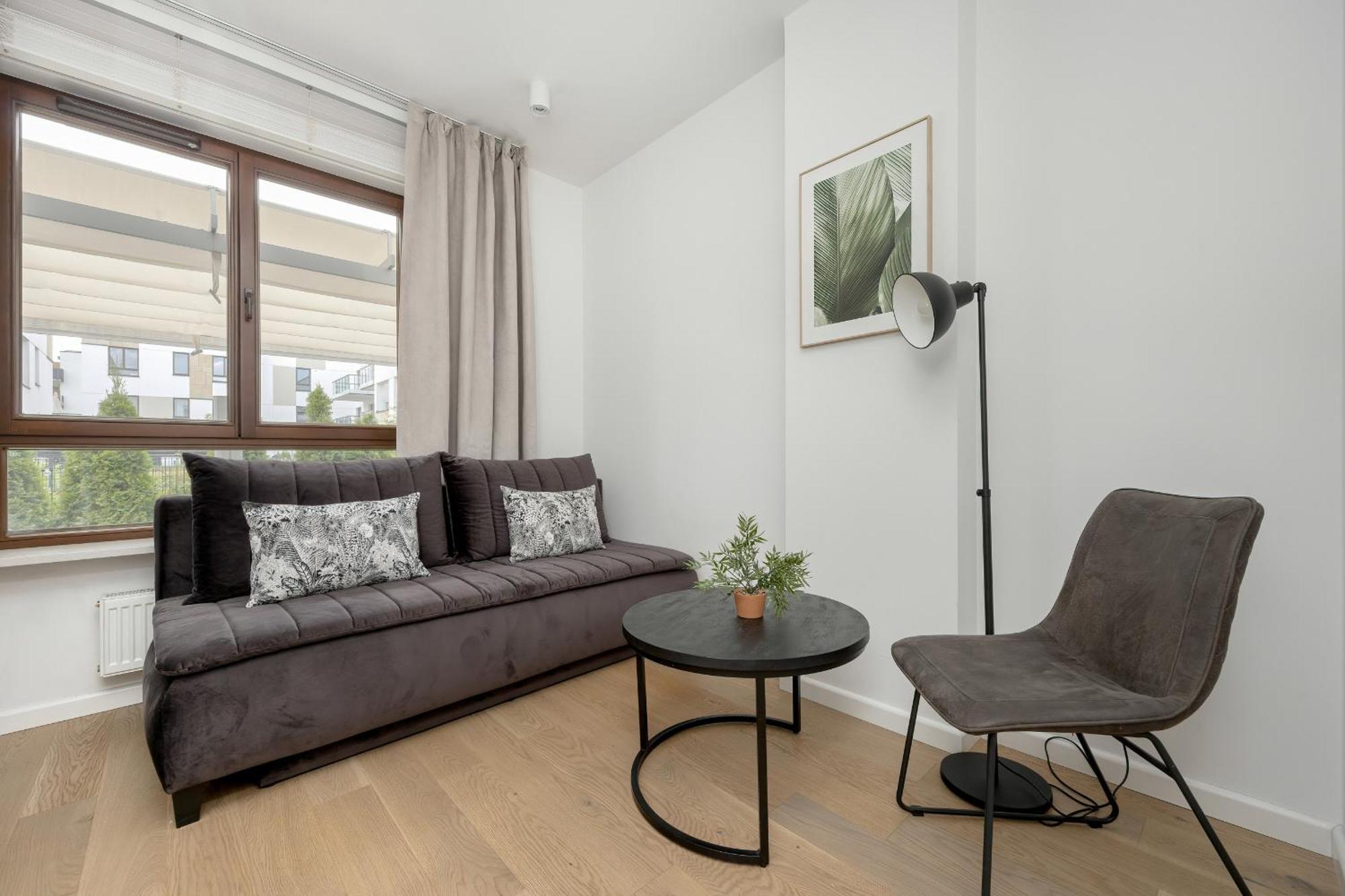 Spacious Family With Garden & Parking By Renters Apartament *