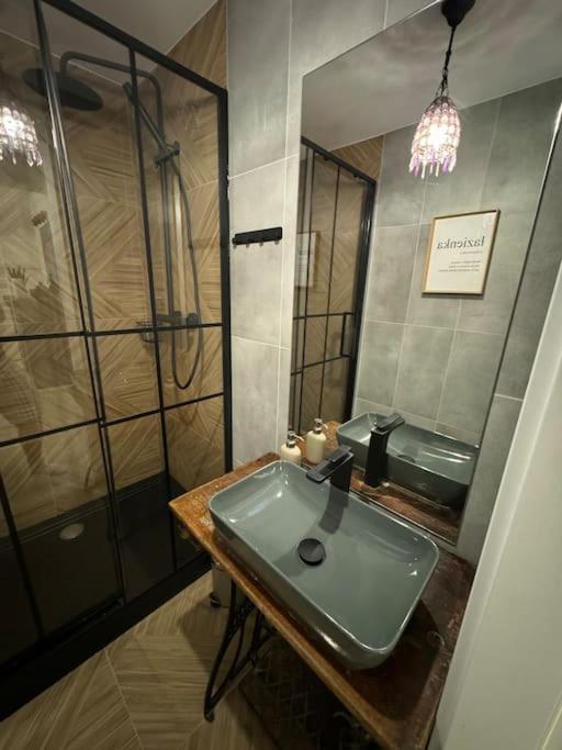Chillout 4 Bedrooms Apartment Warsaw