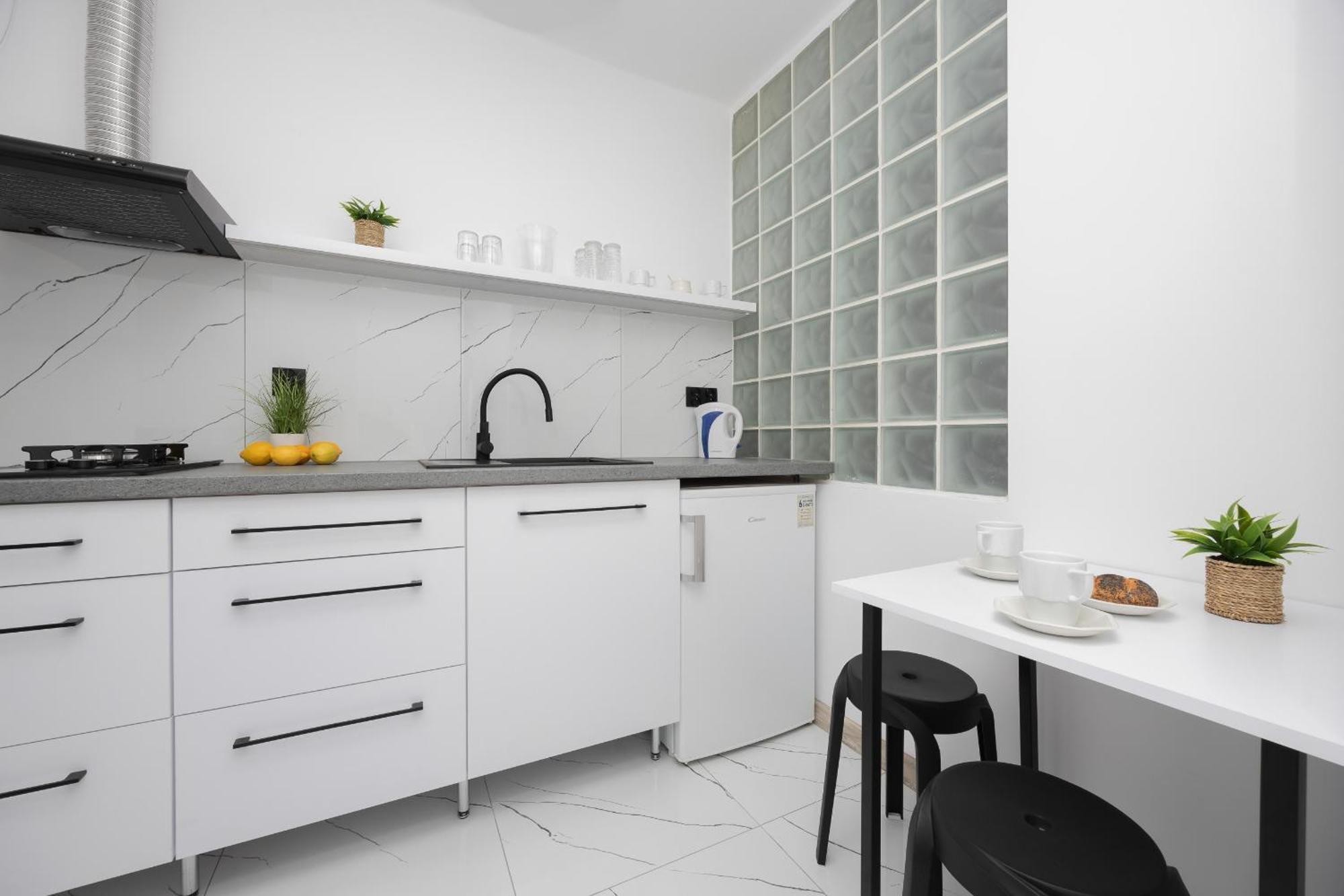 Apartamento Bright Apartament Wola Ideal For Remote Work By Renters Varsóvia