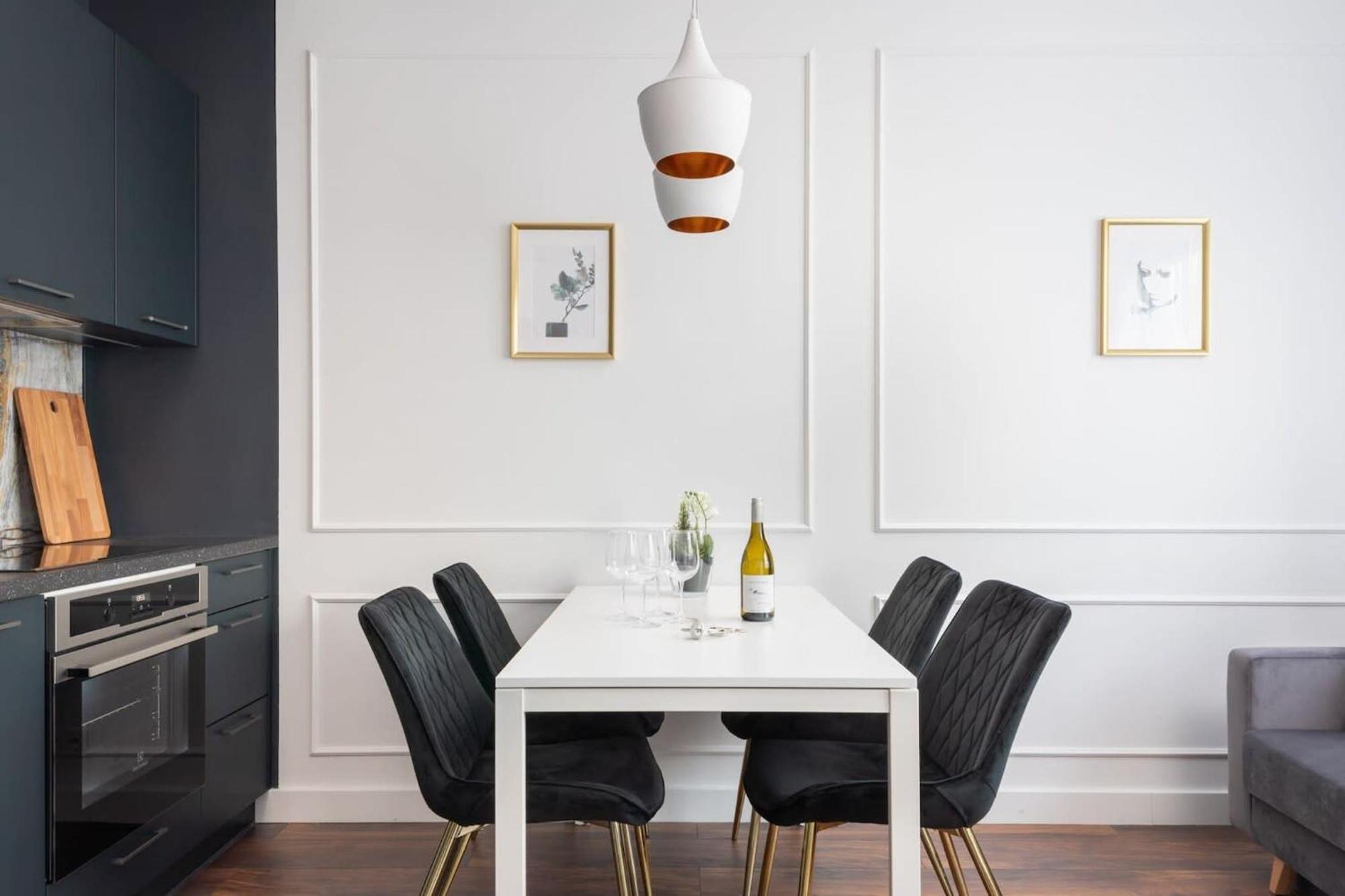 Elegant Next To The Metro Station By Rent Like Apartment Warsaw