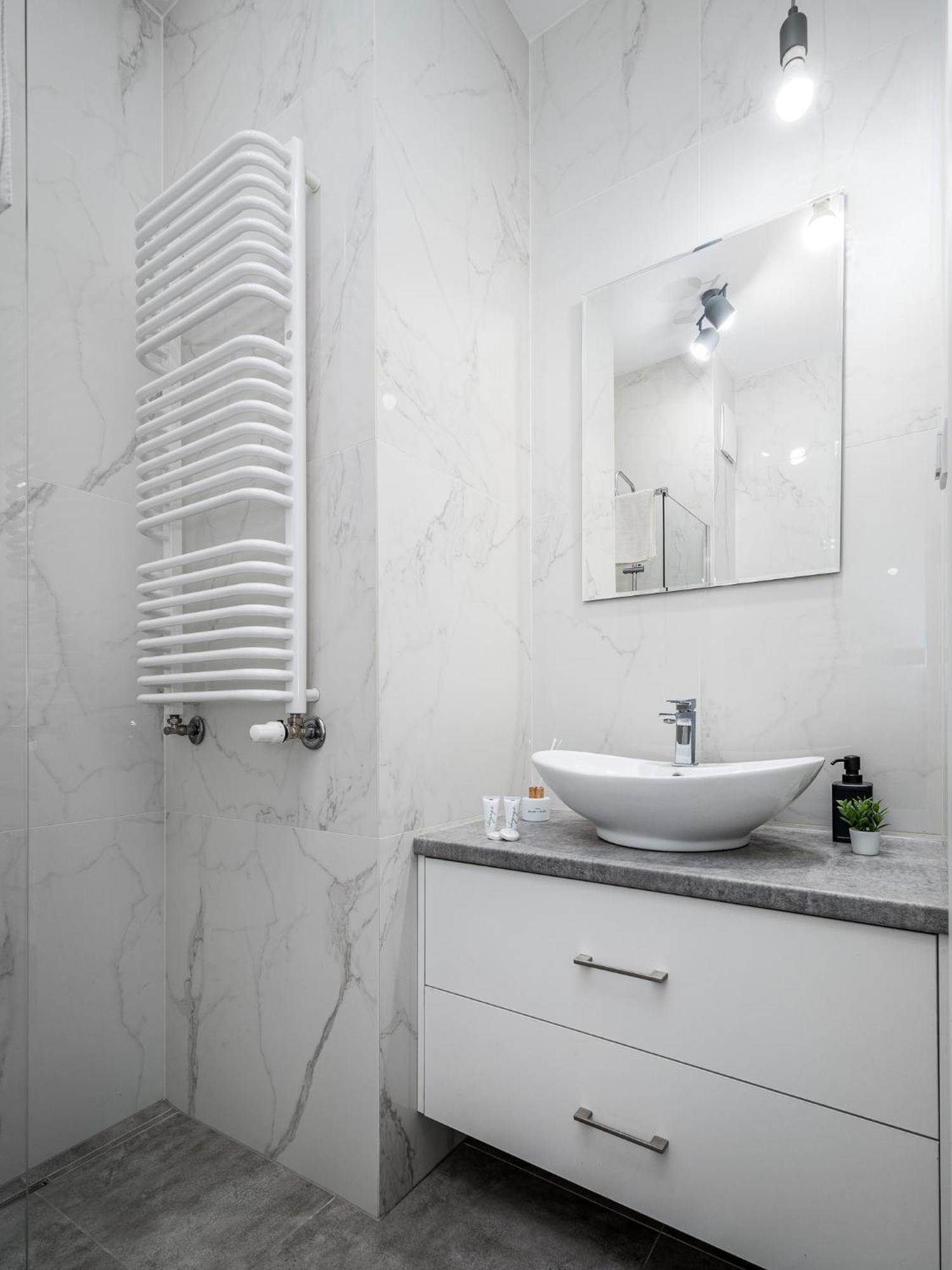 Apartment Apart D&k Free Parking Aleja Prymasa Tysiaclecia 83a