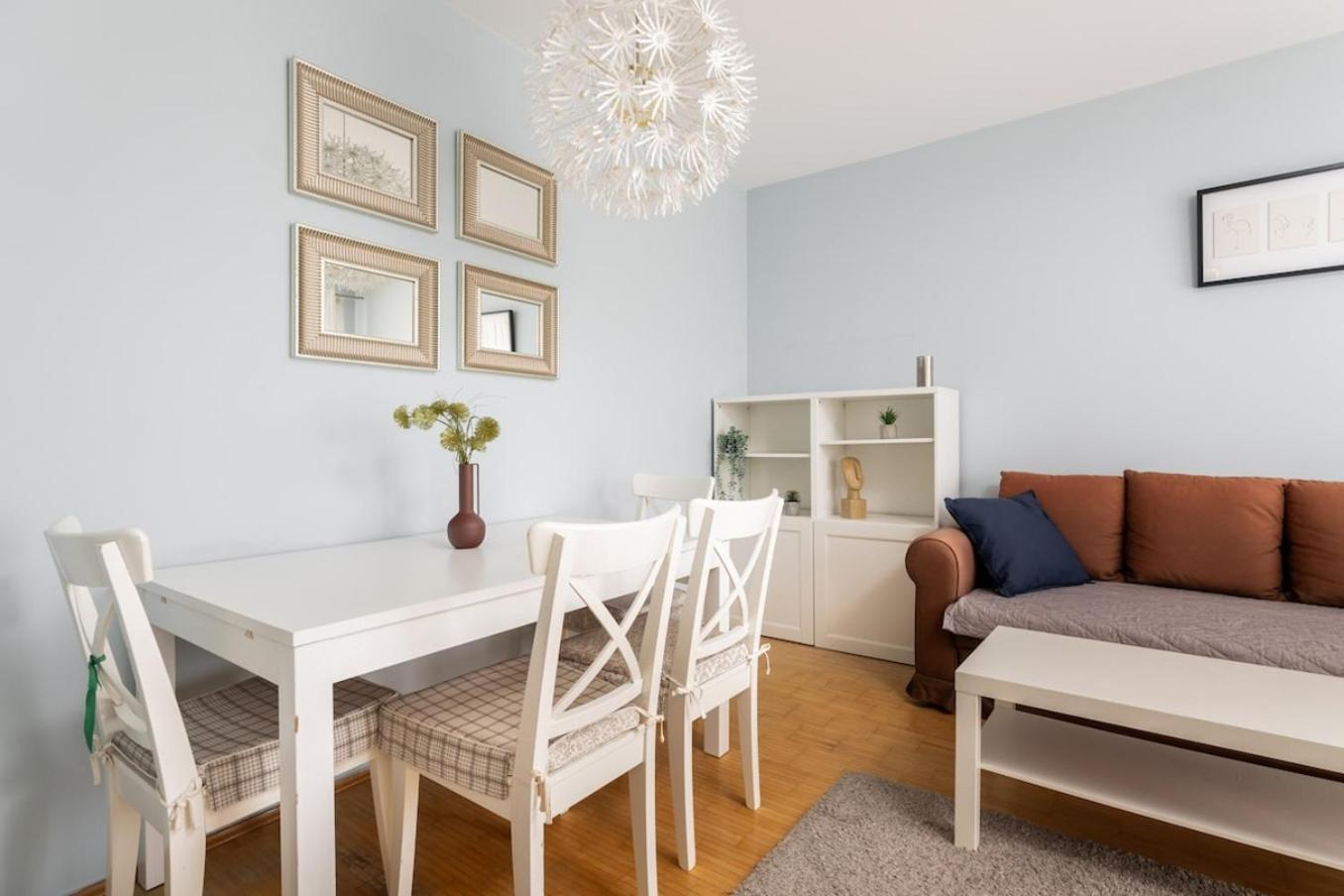 Nutmeg Wola Apartment