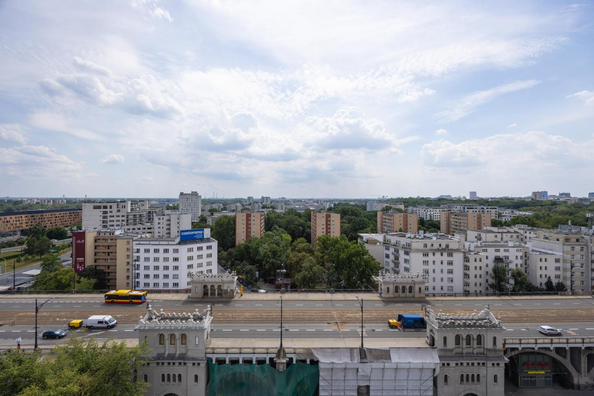 On The 15th Floor With A View Of The Panorama By Renters