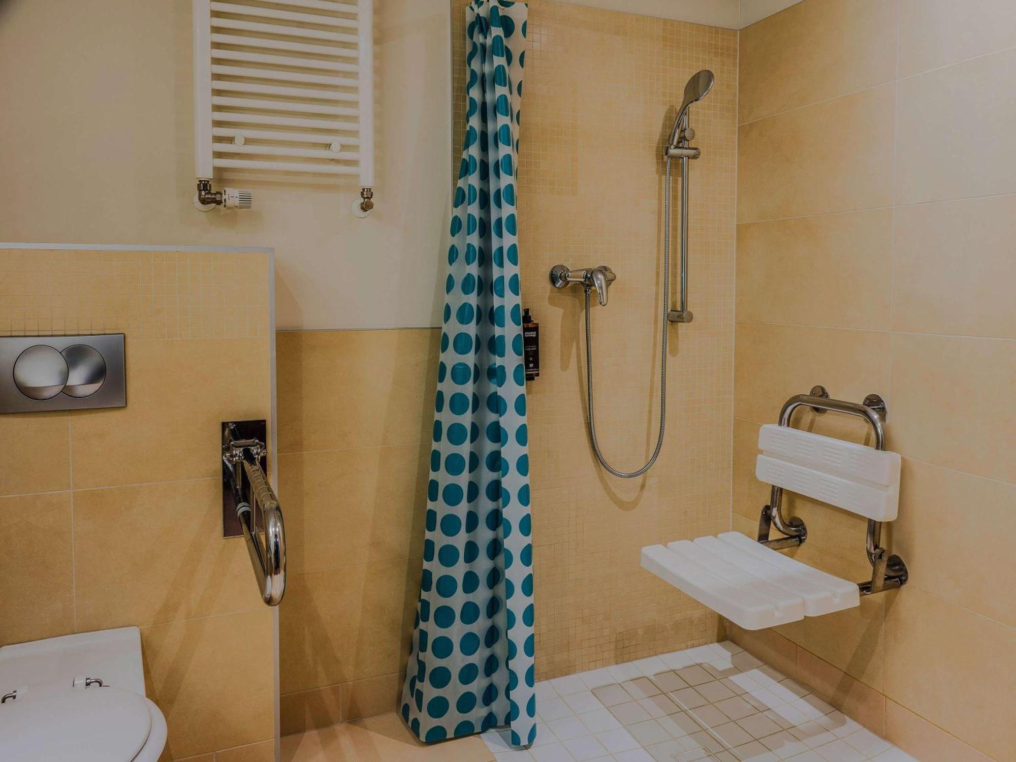 Mercure Airport Khách sạn 4*