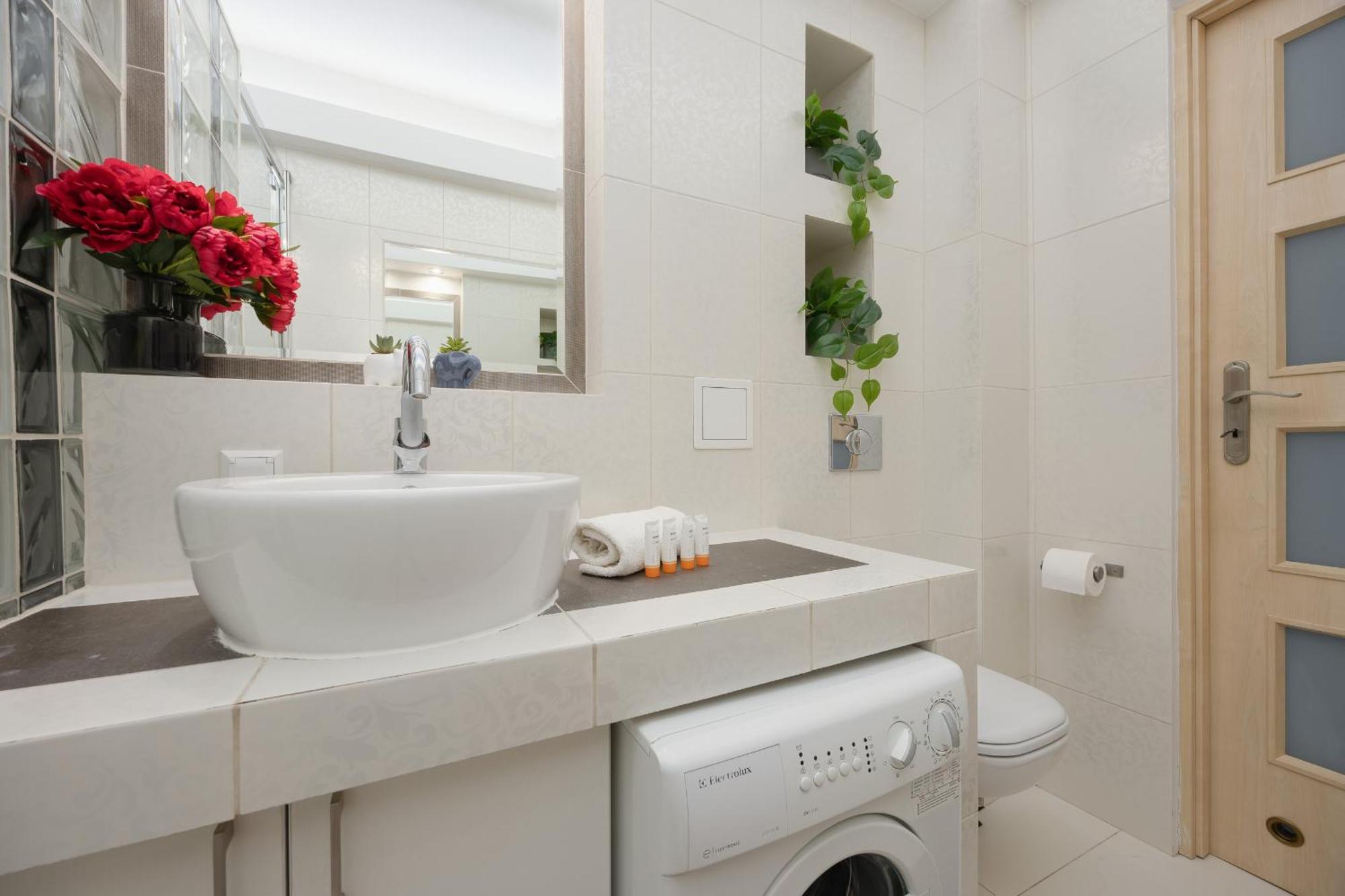 Bright With Air Conditioning Near Ogrod Saski By Renters Apartment Warsaw