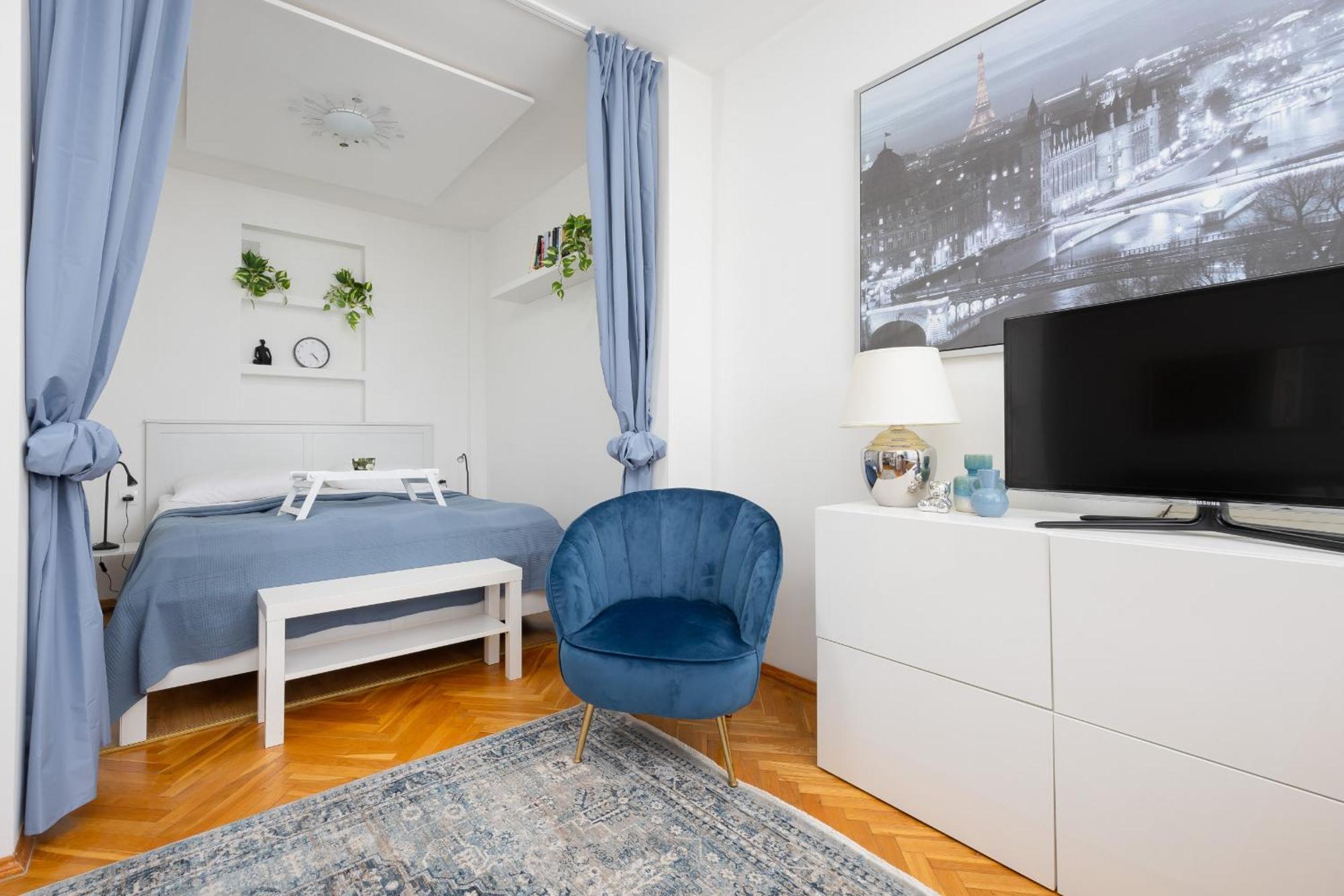 Bright With Air Conditioning Near Ogrod Saski By Renters Apartment Warsaw