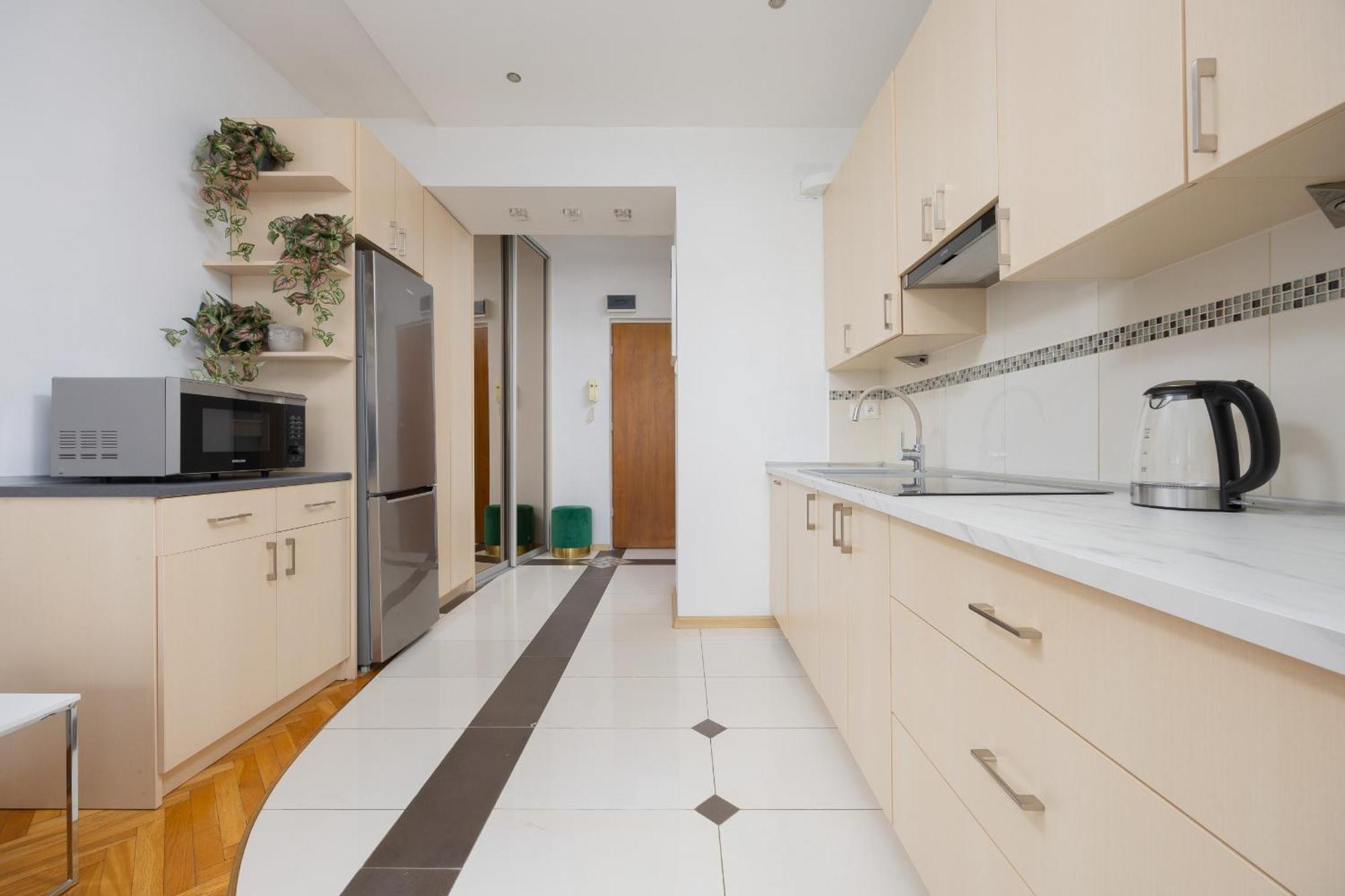 Apartment Bright With Air Conditioning Near Ogrod Saski By Renters