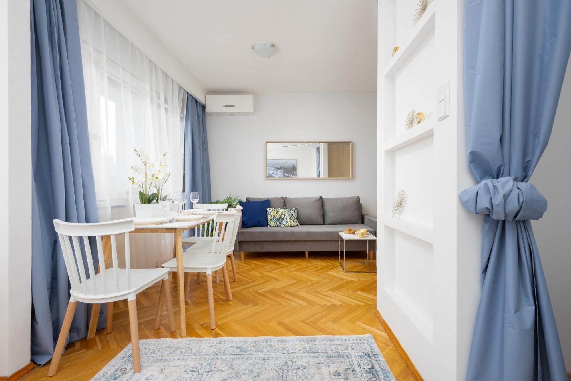 Bright With Air Conditioning Near Ogrod Saski By Renters Apartment Warsaw