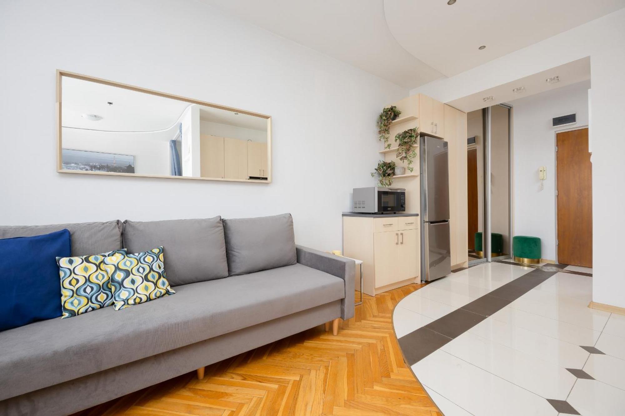 Apartment Bright With Air Conditioning Near Ogrod Saski By Renters Warsaw
