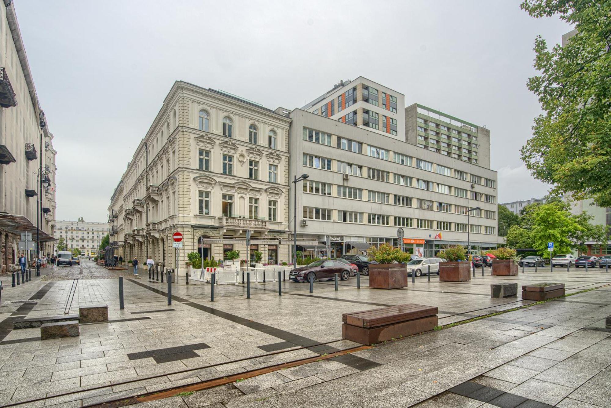 Center * Warsaw