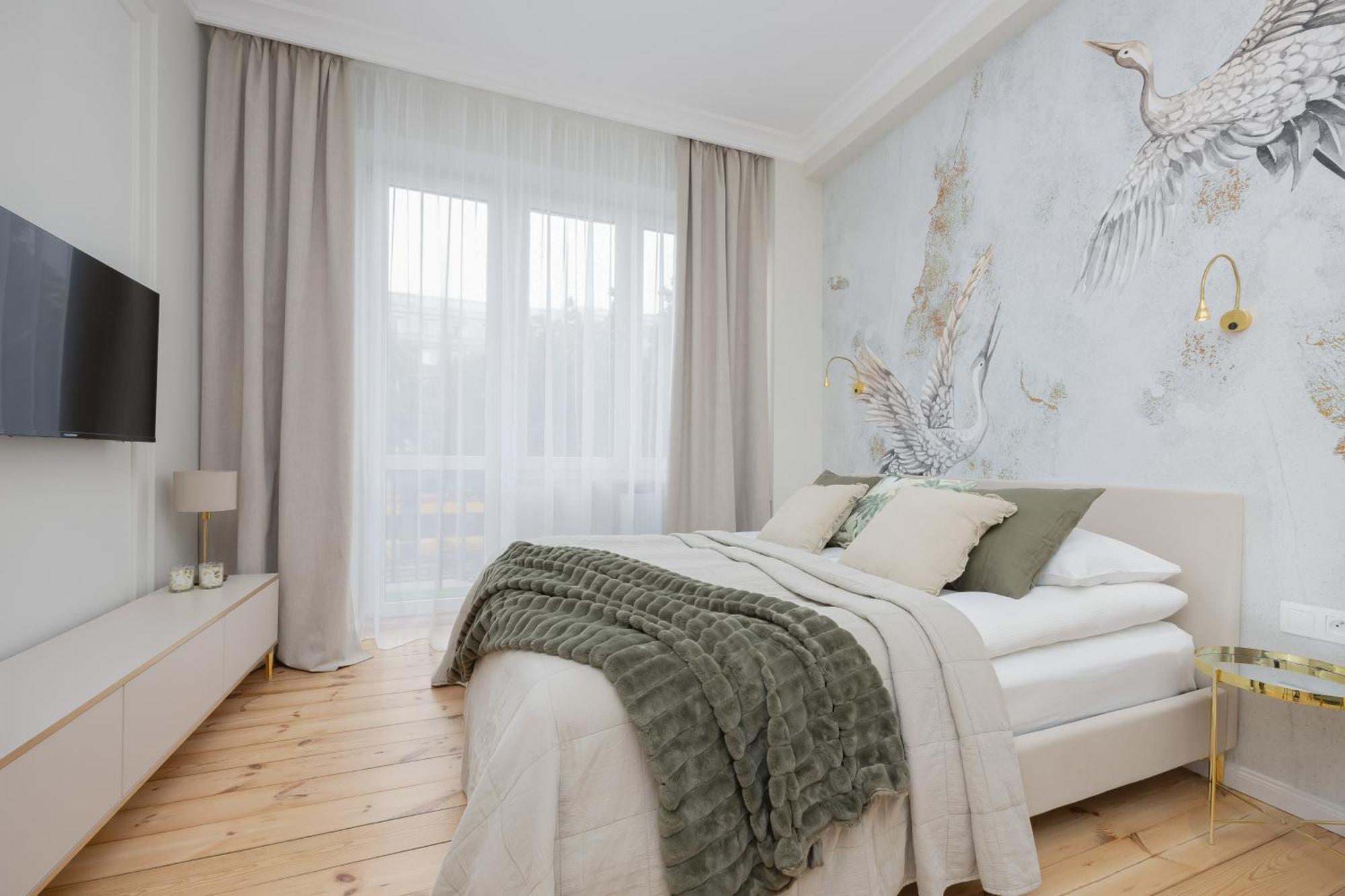 Elegant Grojecka In By Renters