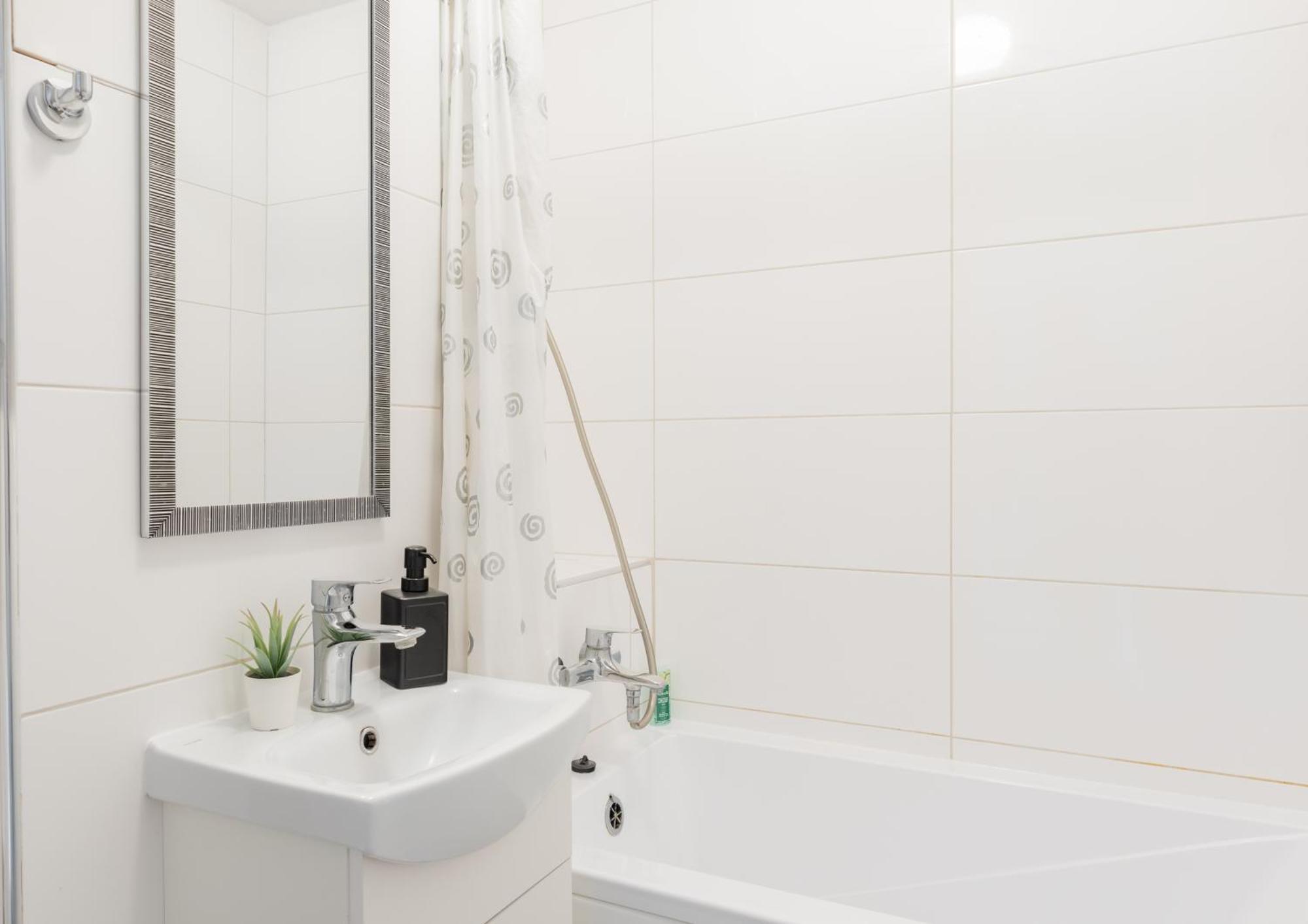 Căn hộ Superapart Saska 66 *