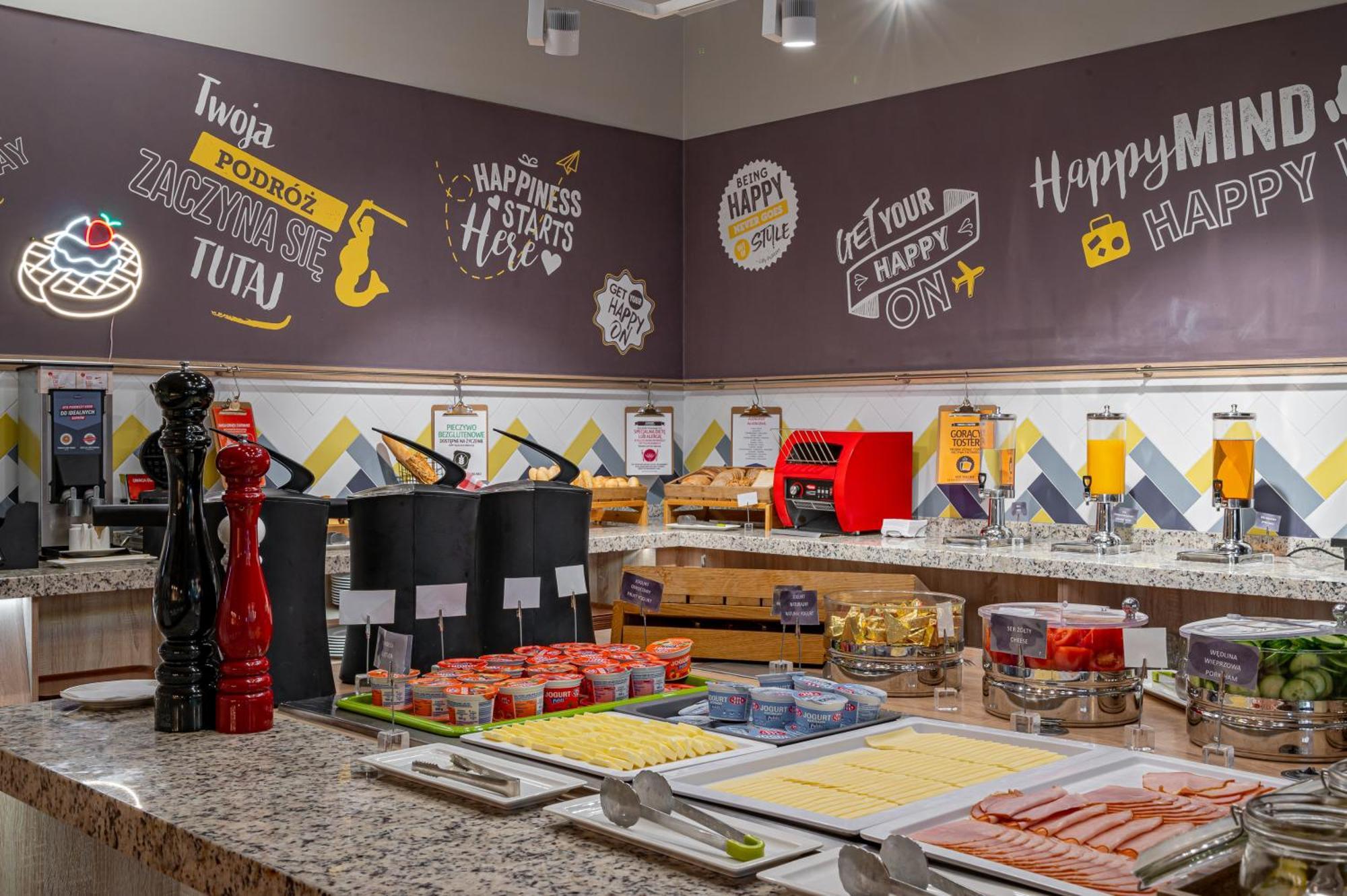 Hampton By Hilton Airport Khách sạn
