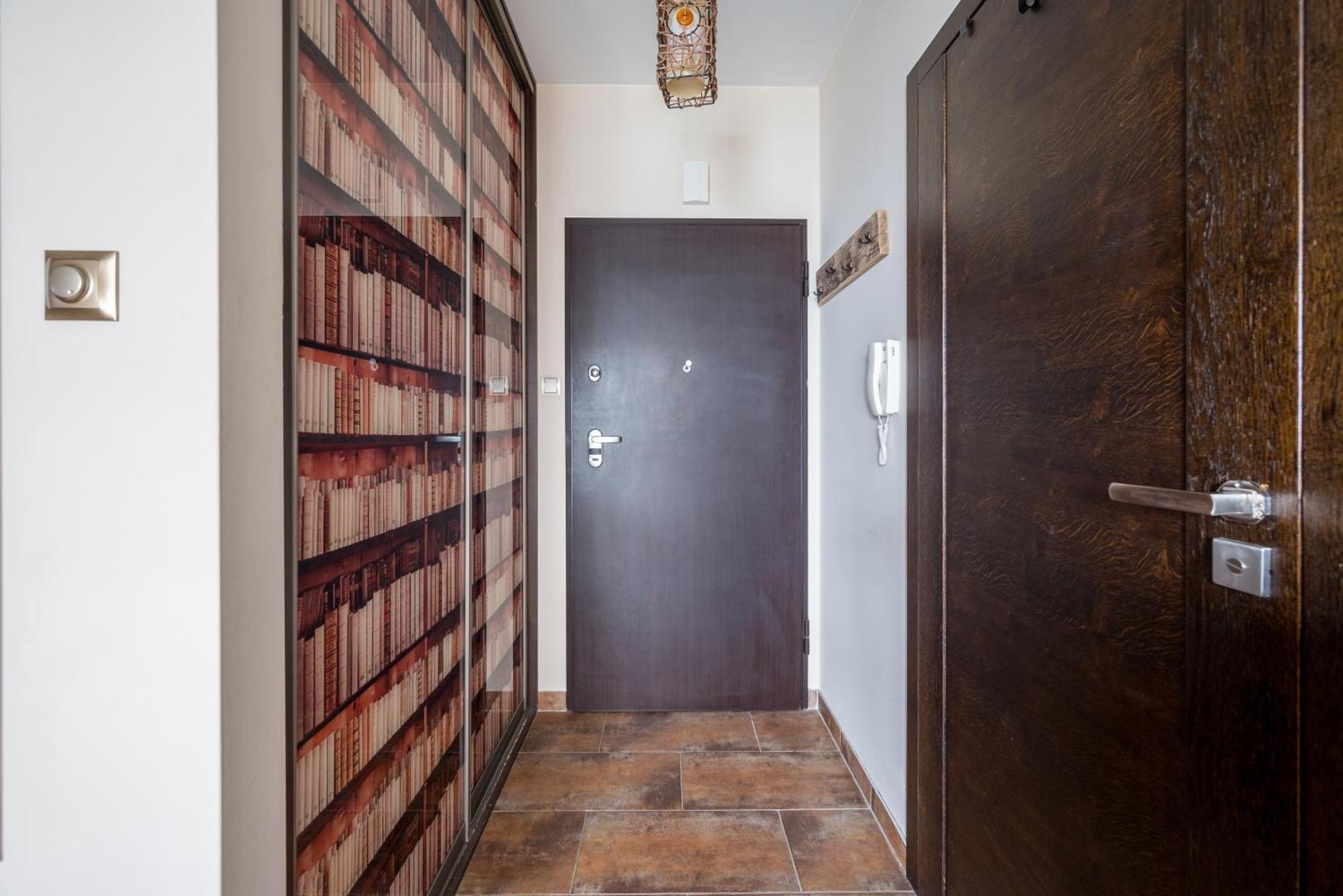 Klobucka Urban Jungle Studio Apartment Warsaw
