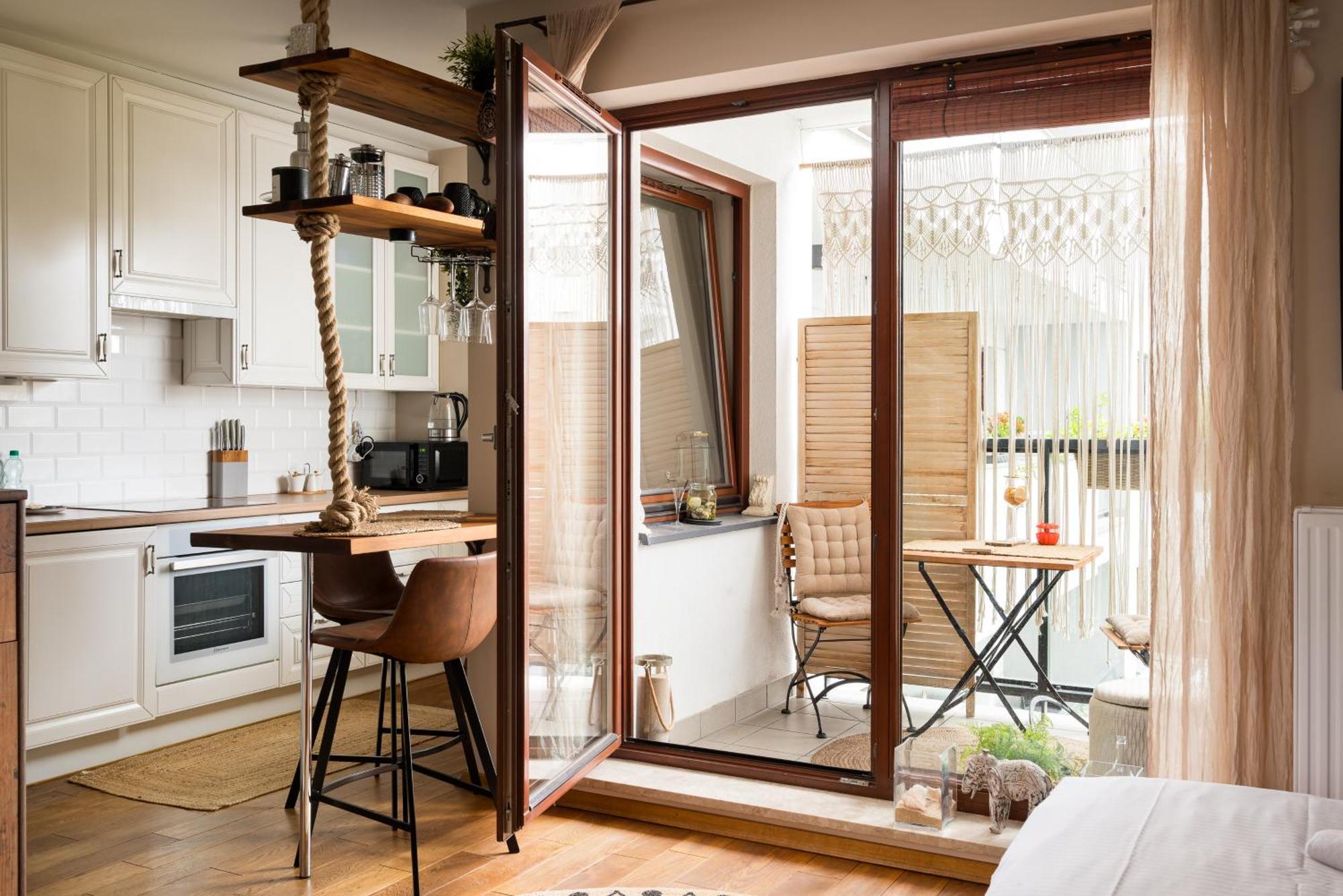 Klobucka Urban Jungle Studio Apartment Warsaw