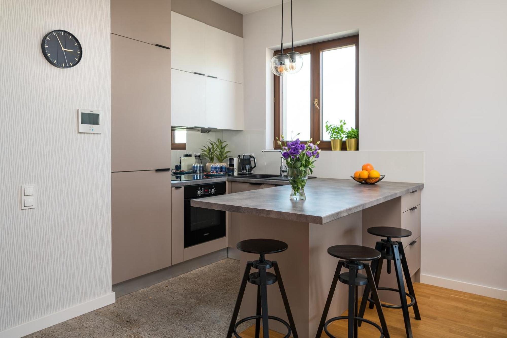 Luxury 2-bedroom Penthouse Skyline 15m Terrace, Garage, Gym, Rooftop & Only 500 M To Metro