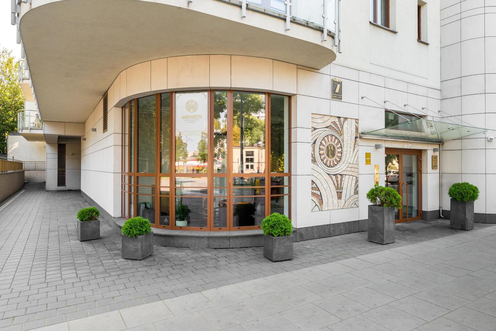 Luxury 2-bedroom Penthouse Skyline 15m Terrace, Garage, Gym, Rooftop & Only 500 M To Metro Apartment Warschau