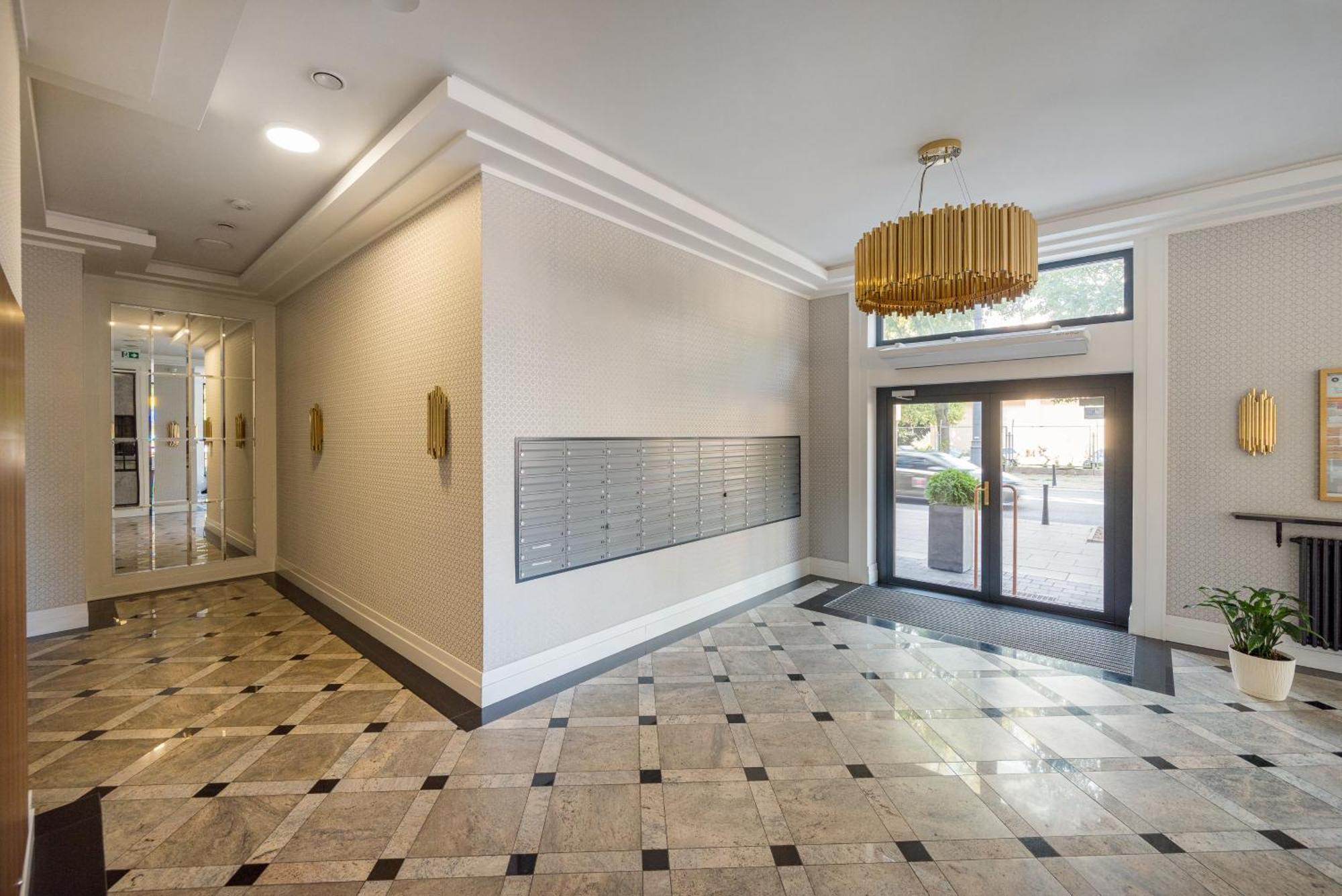 Luxury 2-bedroom Penthouse Skyline 15m Terrace, Garage, Gym, Rooftop & Only 500 M To Metro Apartment *