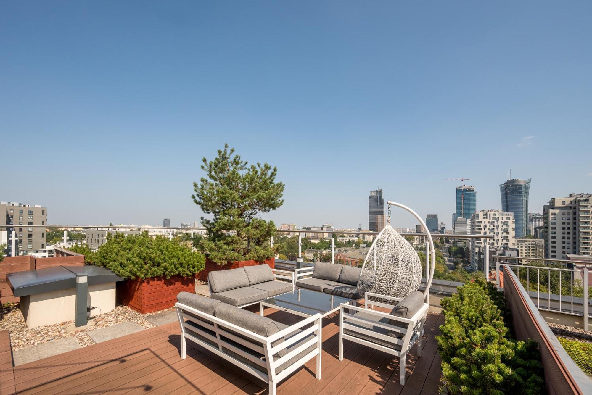 Luxury 2-bedroom Penthouse Skyline 15m Terrace, Garage, Gym, Rooftop & Only 500 M To Metro Apartment Warschau