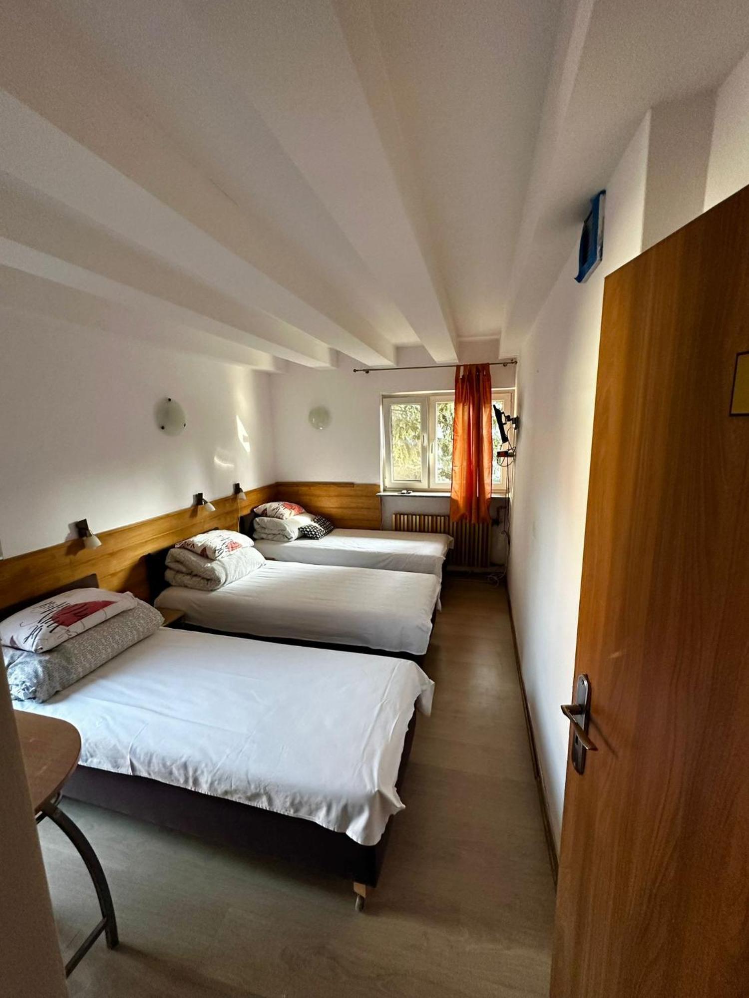 Hostel Tolek *