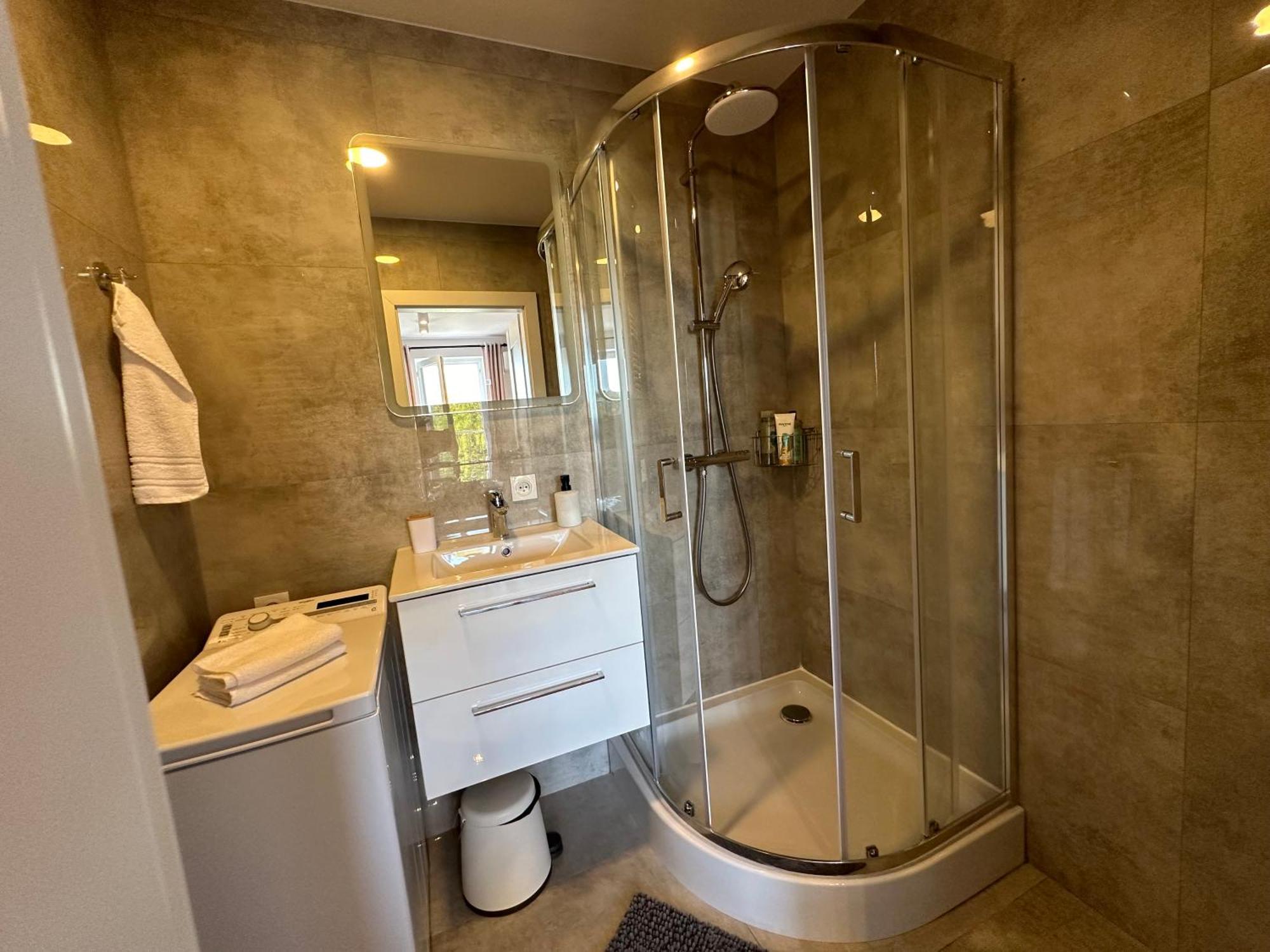 Apartament Sunny & Private Parking *