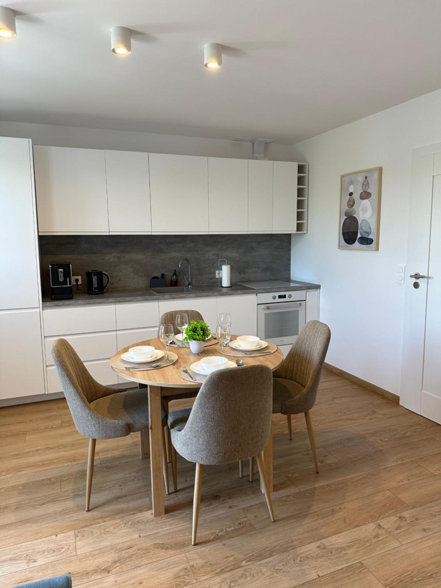 Apartament Sunny & Private Parking Warszawa