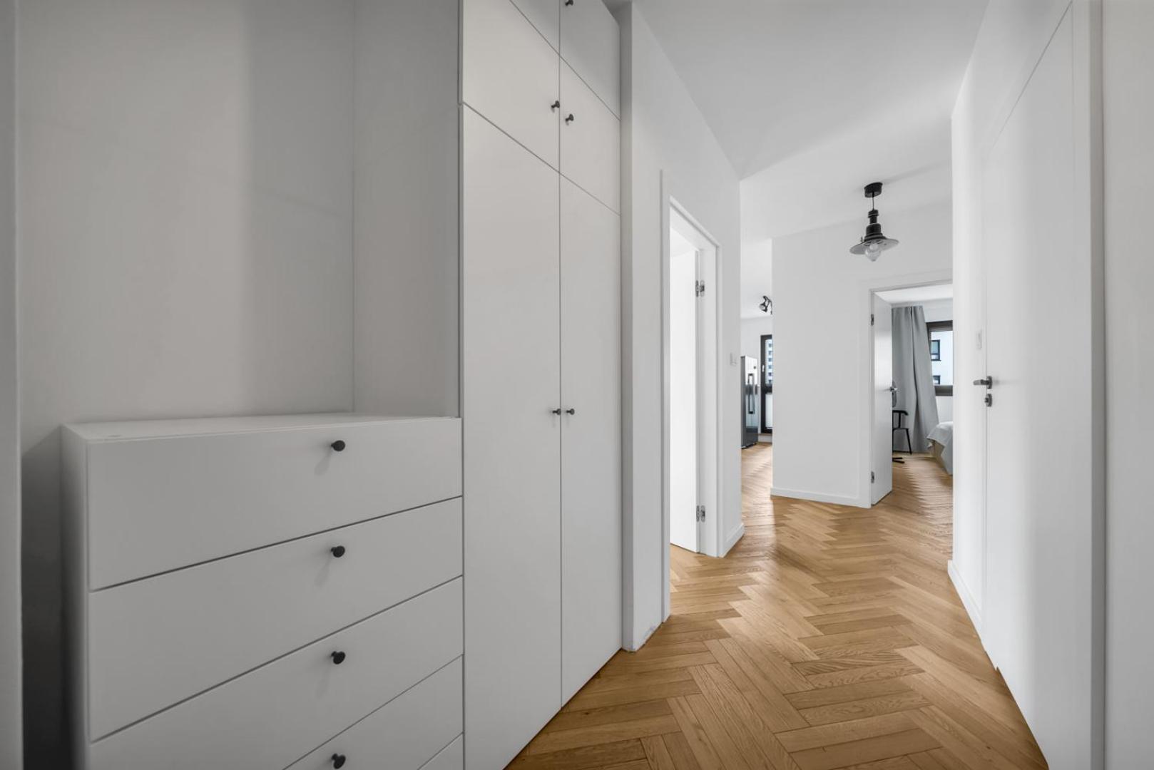 Skierniewicka - Parking, Workspace, Balcony - By Rentujemy Apartment *