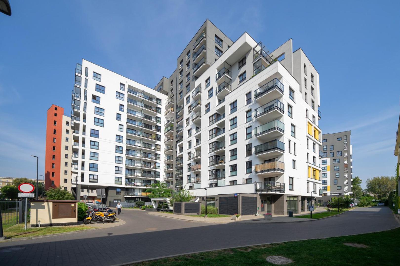 Apartment Skierniewicka - Parking, Workspace, Balcony - By Rentujemy