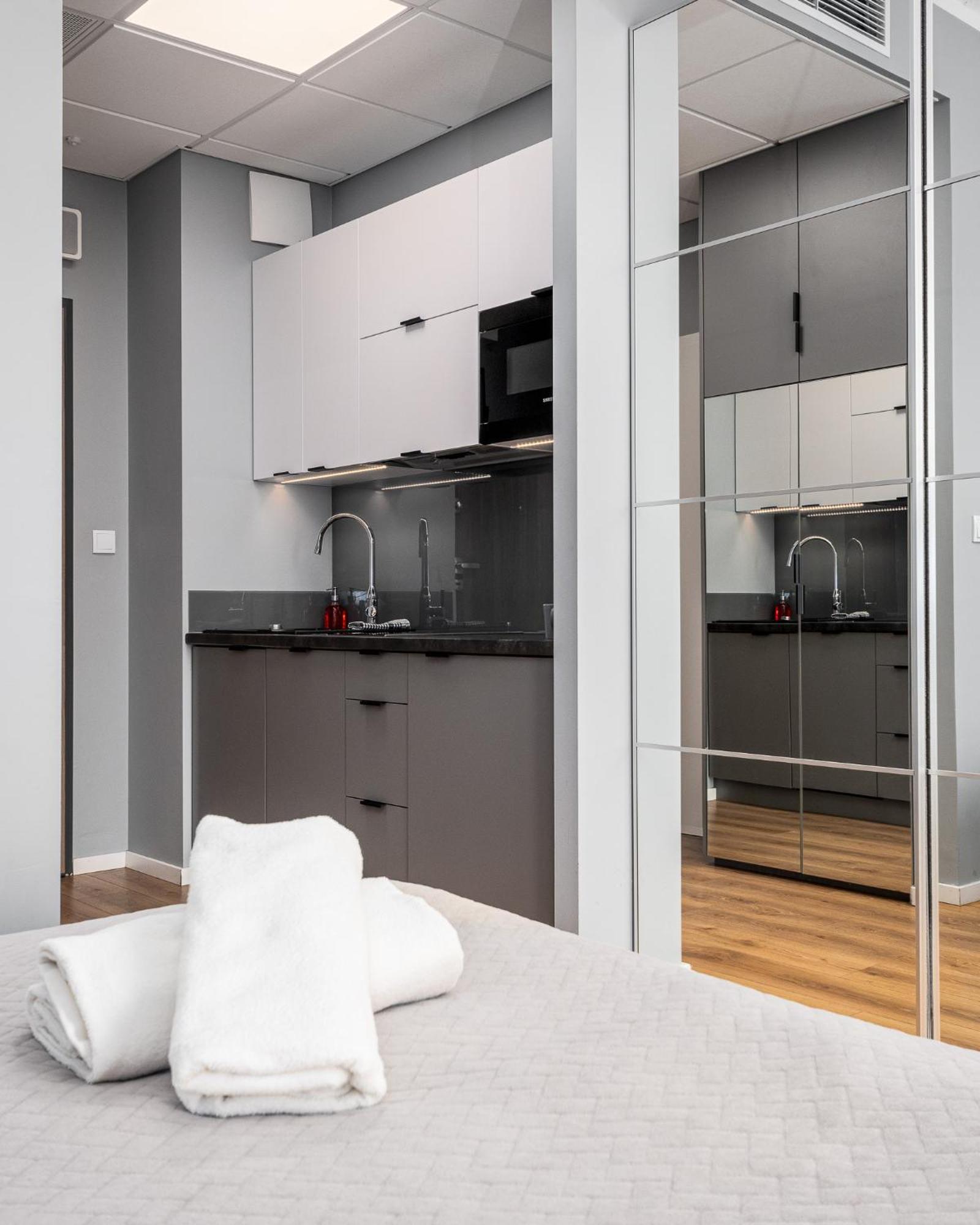 Prymasa Tysiaclecia 83a Center View Free Garage By Perfect 920 Warsaw