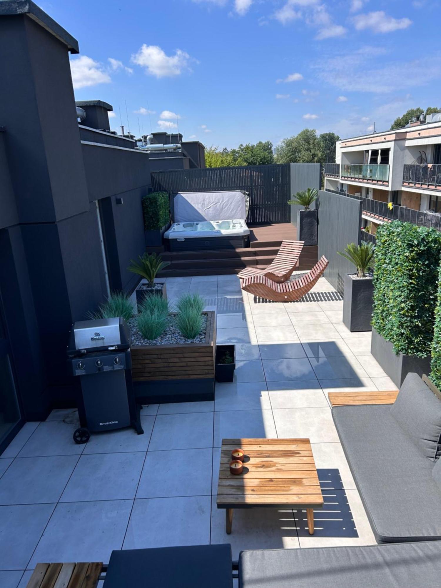 Luxe & Tranquil Gem - Terrace - Jacuzzi - Parking! *