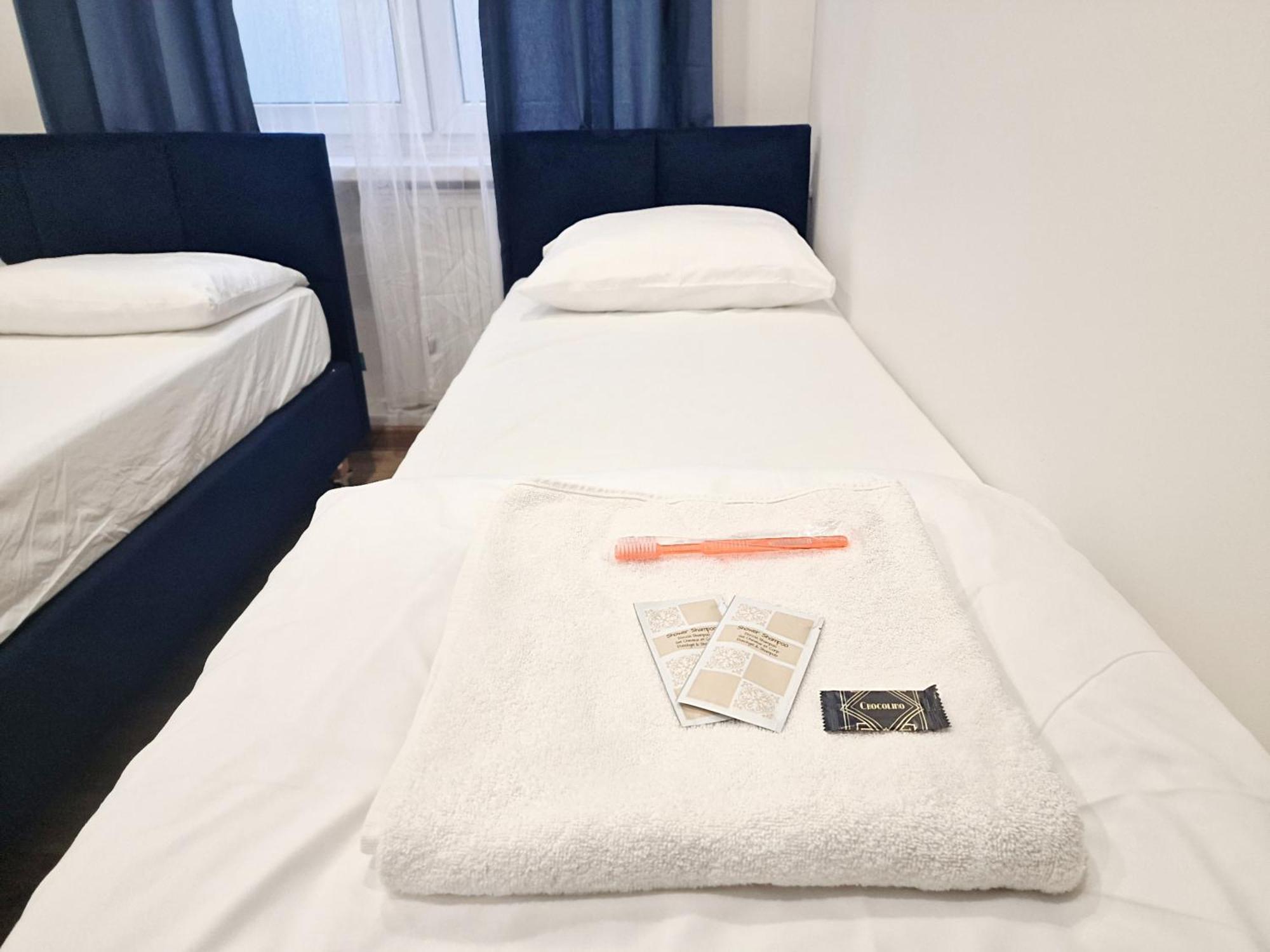 Albergue Helvetia - Private In Center And Old Town