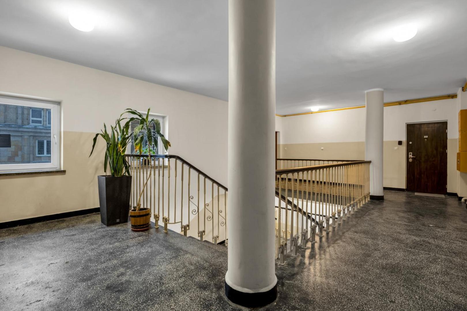 Apartment Plac Zbawiciela Spacious