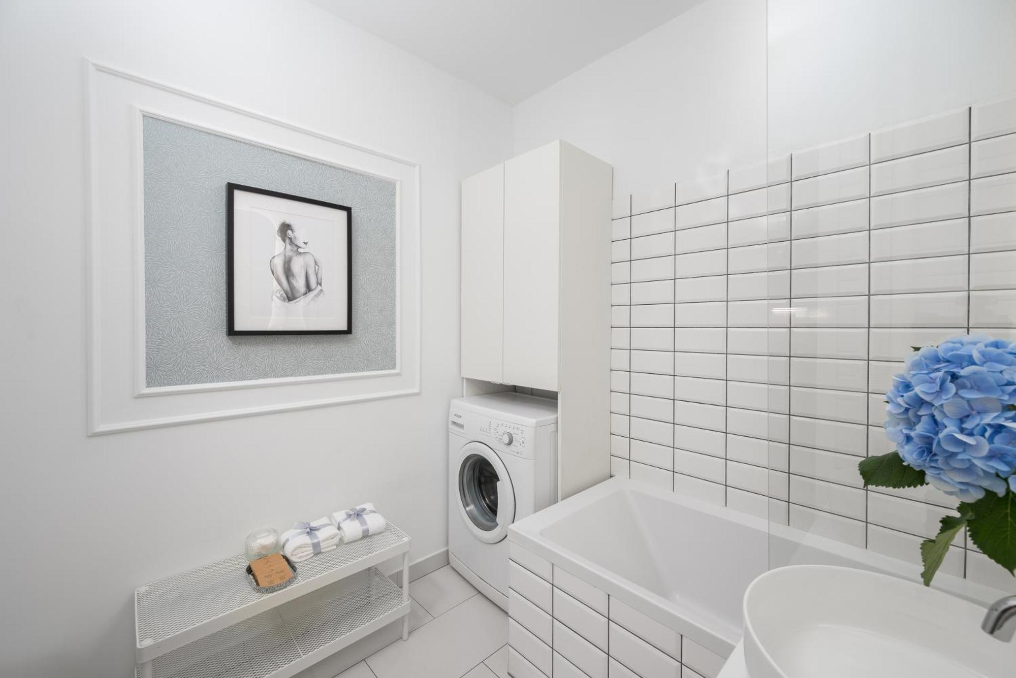 So Chic! 2-Bedroom Urban Suite 900M To Central Station Metro Rondo Onz Apartment Warsaw