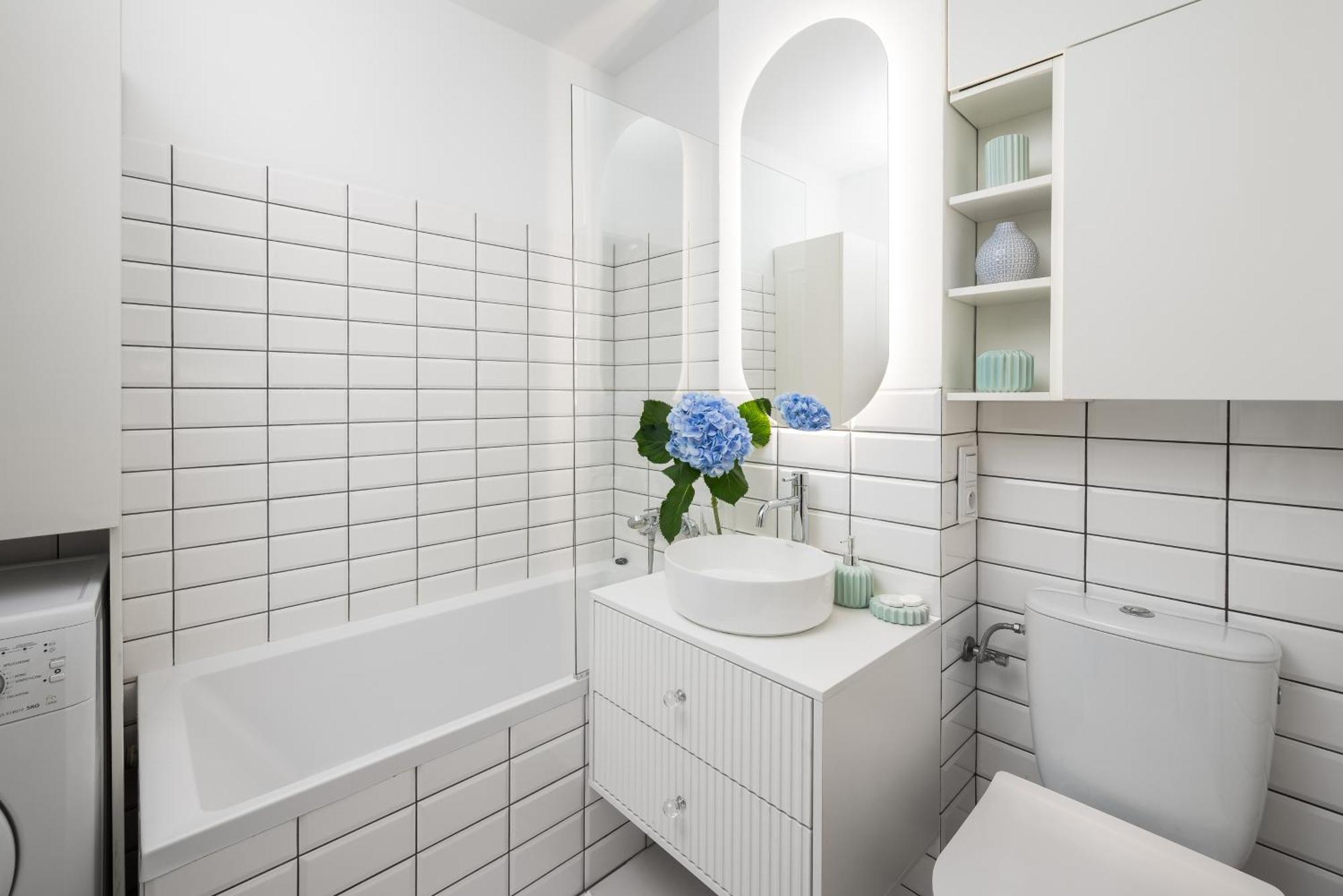 So Chic! 2-Bedroom Urban Suite 900M To Central Station Metro Rondo Onz