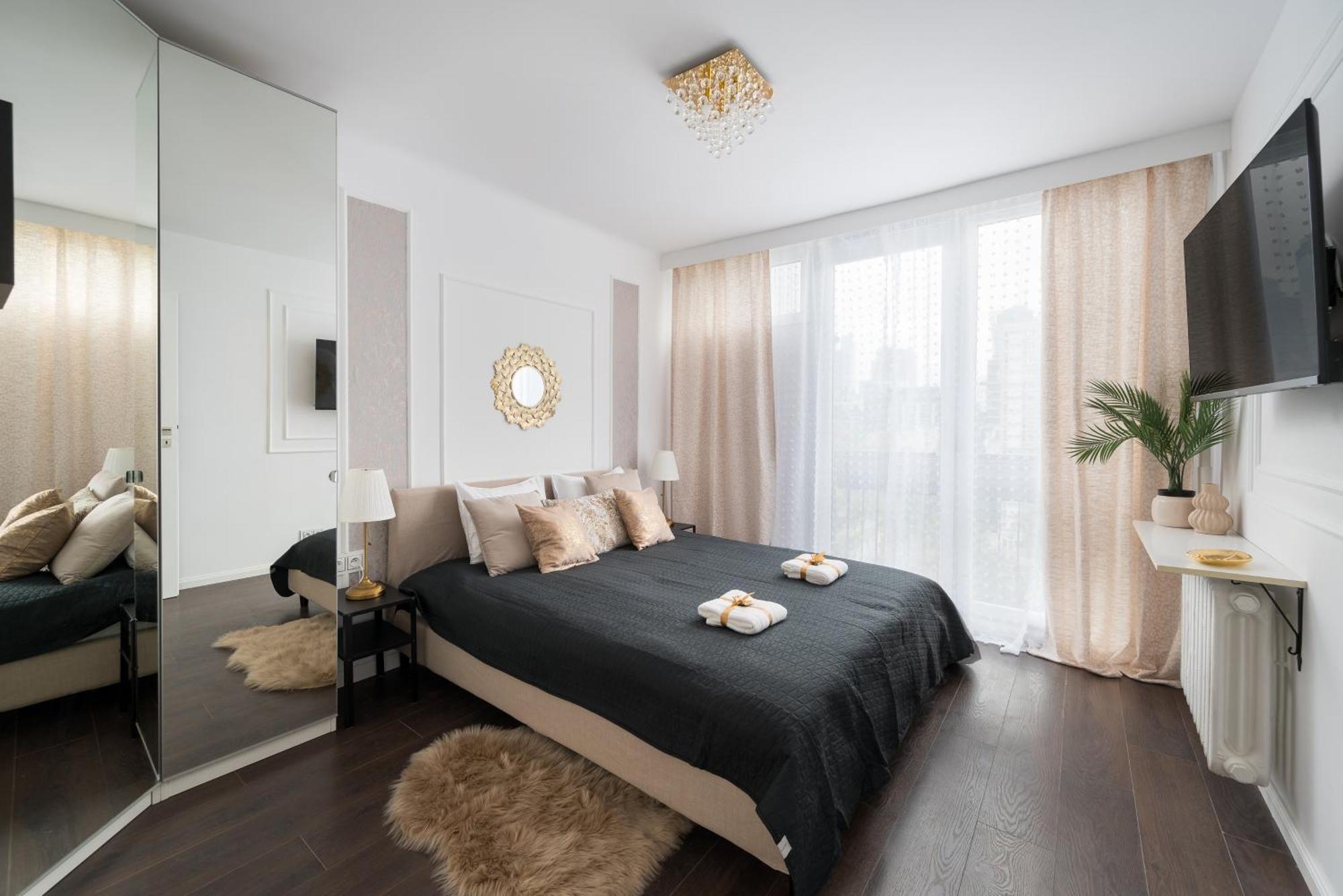 Apartment So Chic! 2-Bedroom Urban Suite 900M To Central Station Metro Rondo Onz Warsaw