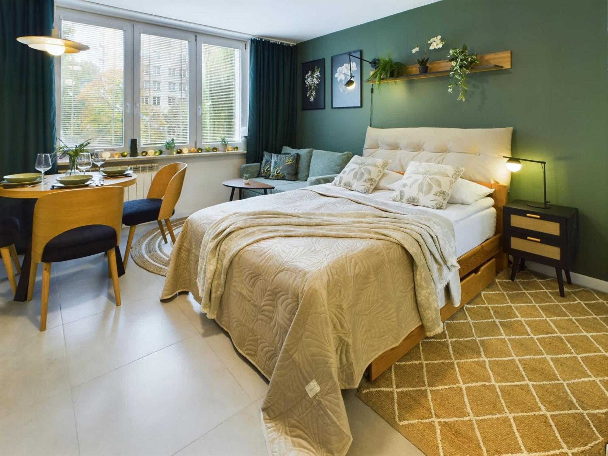 Atmospheric For 3 People In With Desk For Remote Work By Renters * Warszawa