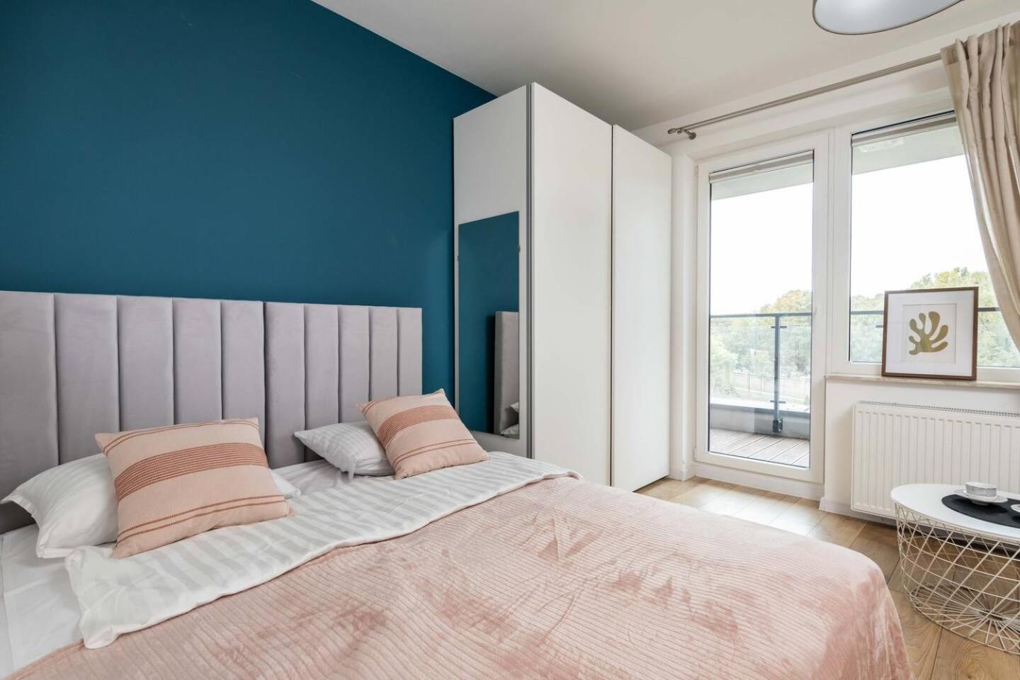 The Blue Nest Targowek Apartment Warsaw