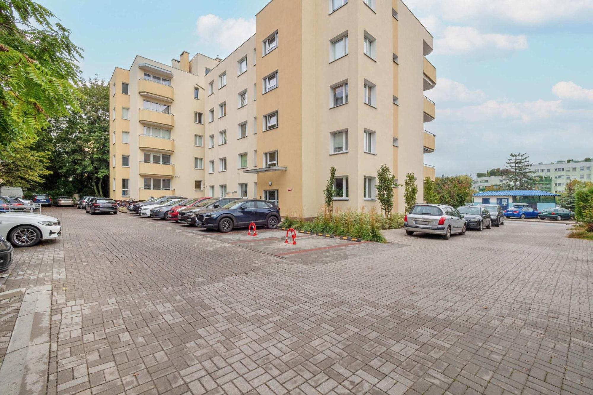 Merliniego Trendy With Desk By Renters Apartament *
