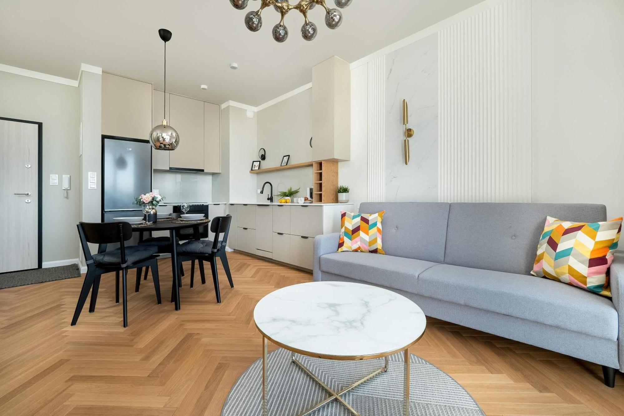 Air Conditioned In With Parking And Bathtub By Renters * Warszawa