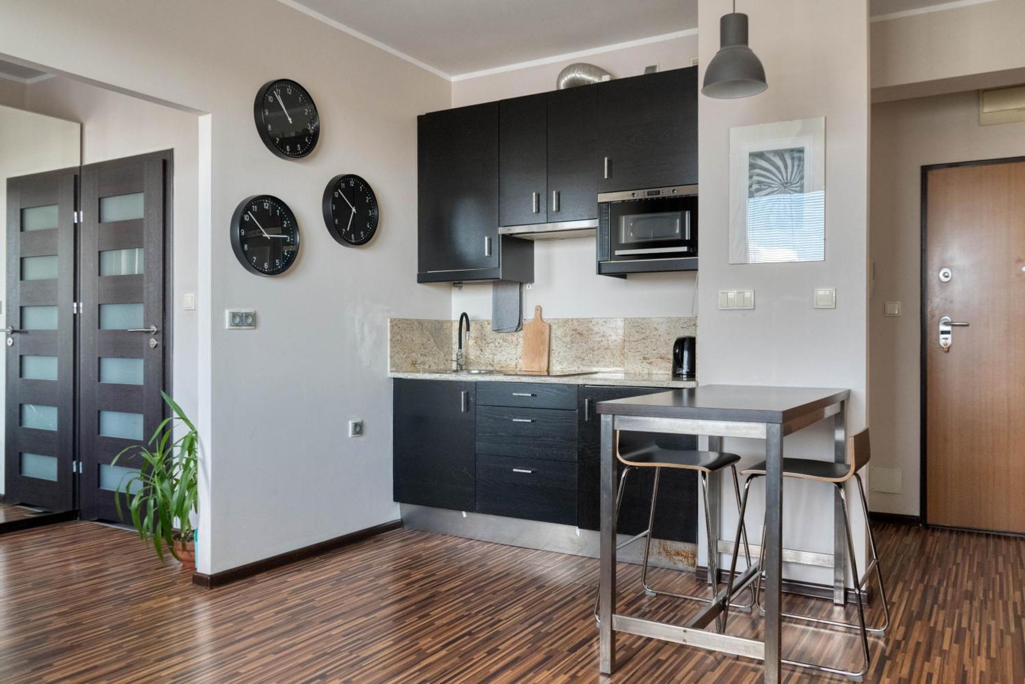 Airport Amber Apartment