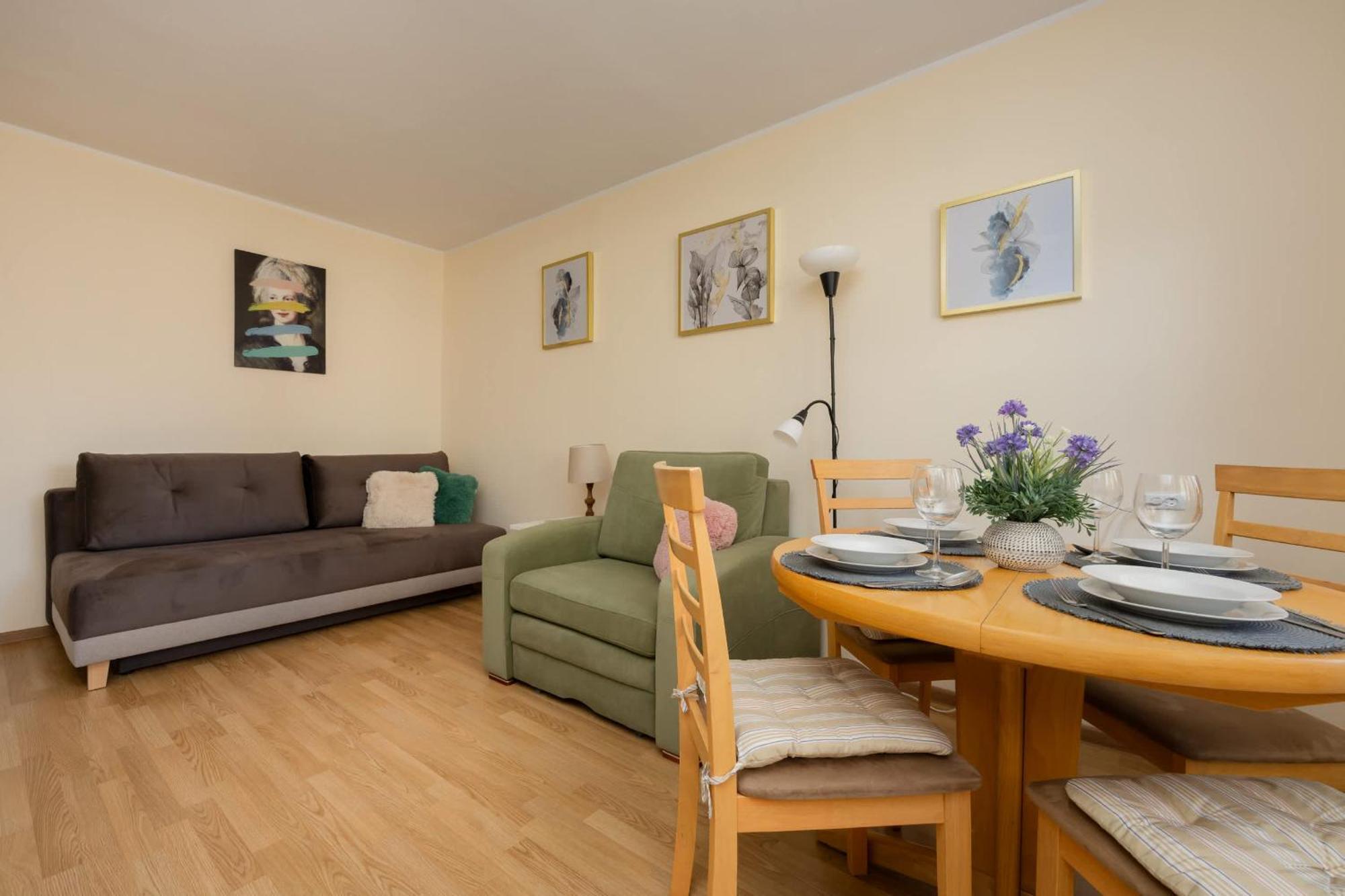 Cozy Anielewicza Wola By Renters Apartment