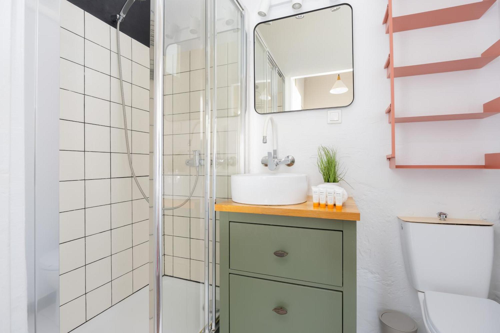 Bright In Downtown By Renters