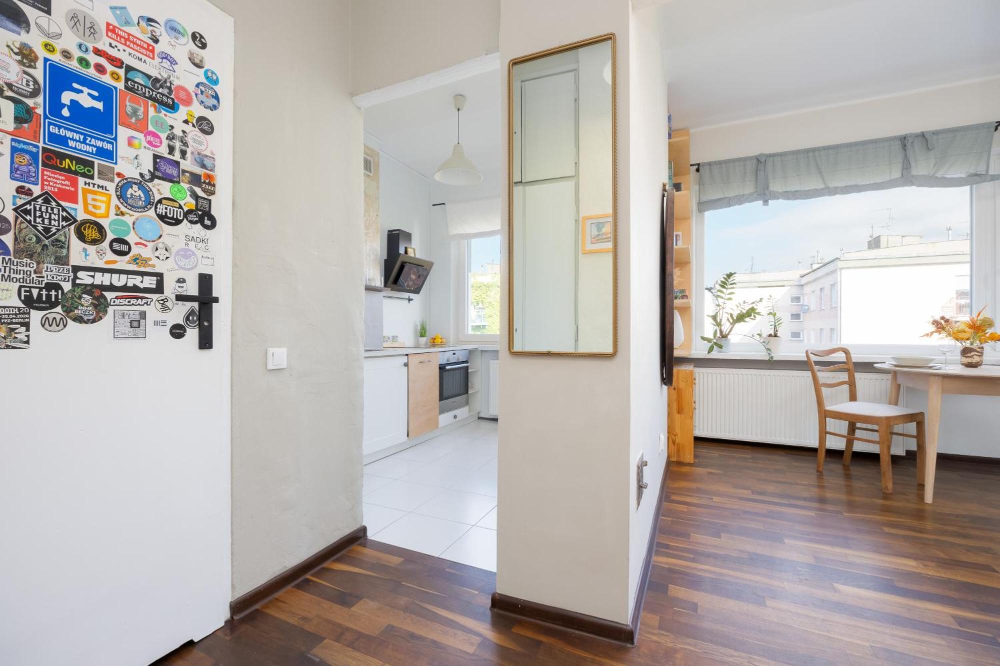 Bright In Downtown By Renters