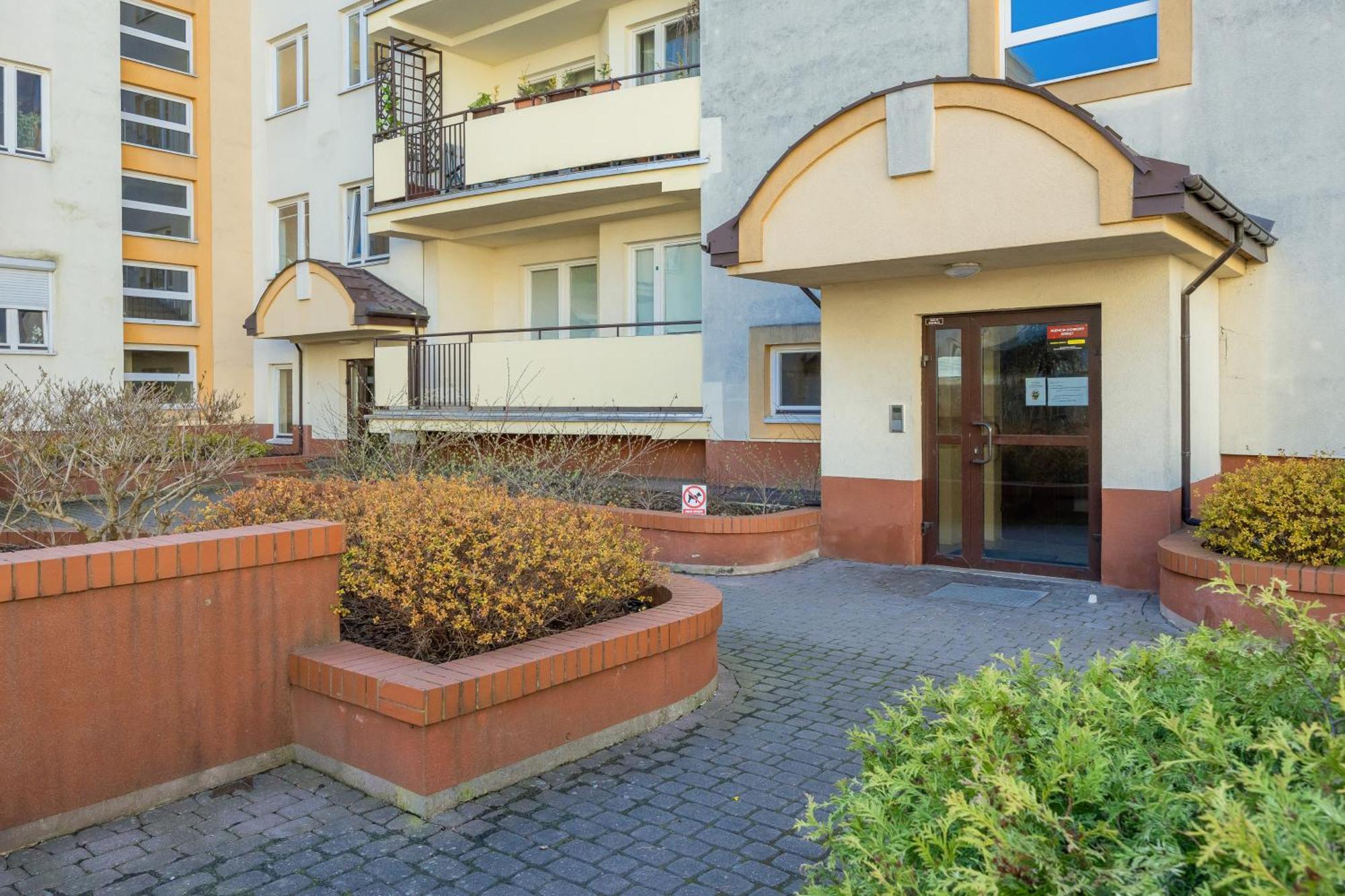 Beautiful For 6 People With Balcony And Parking In By Renters Apartament