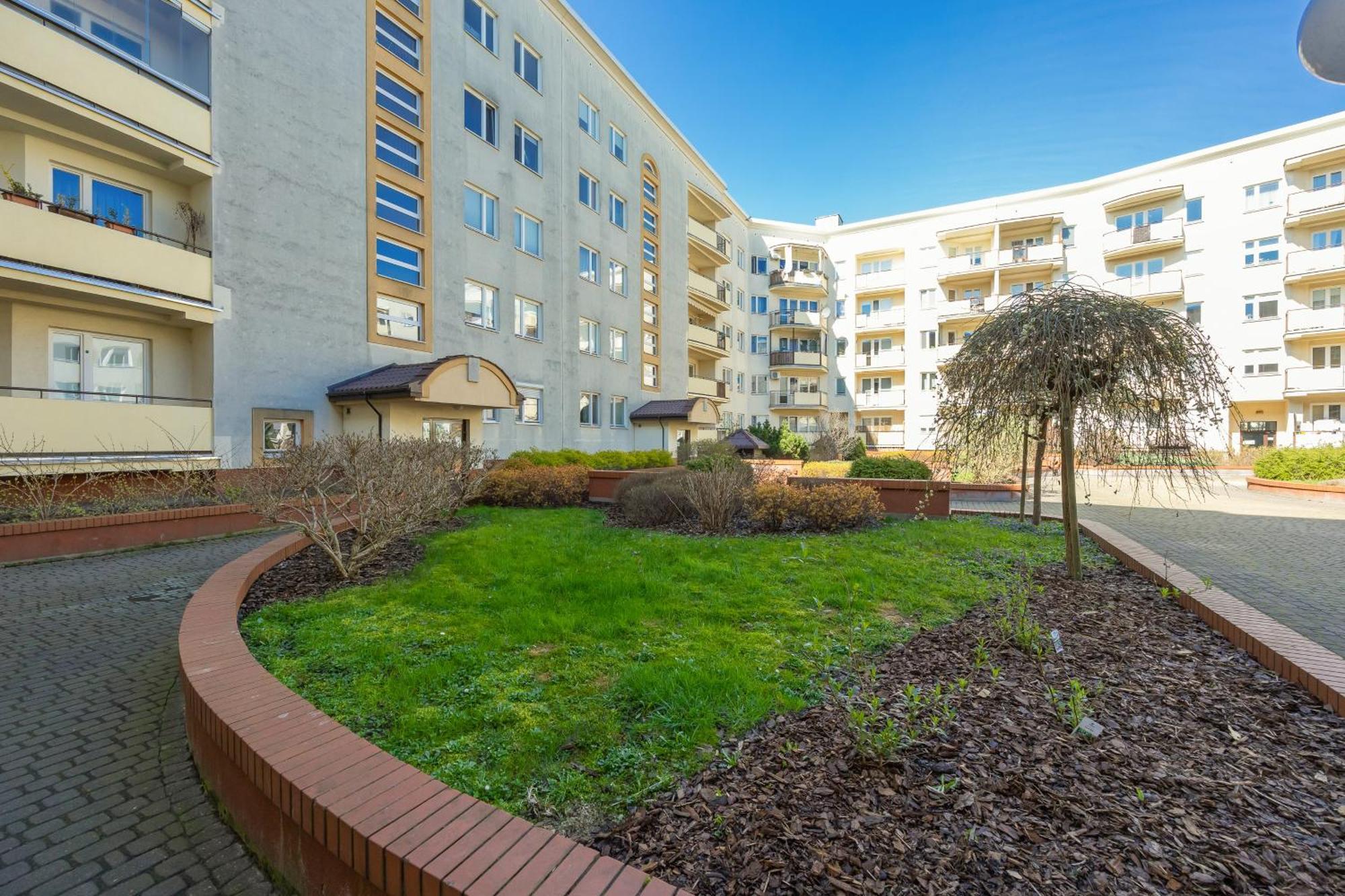 Beautiful For 6 People With Balcony And Parking In By Renters