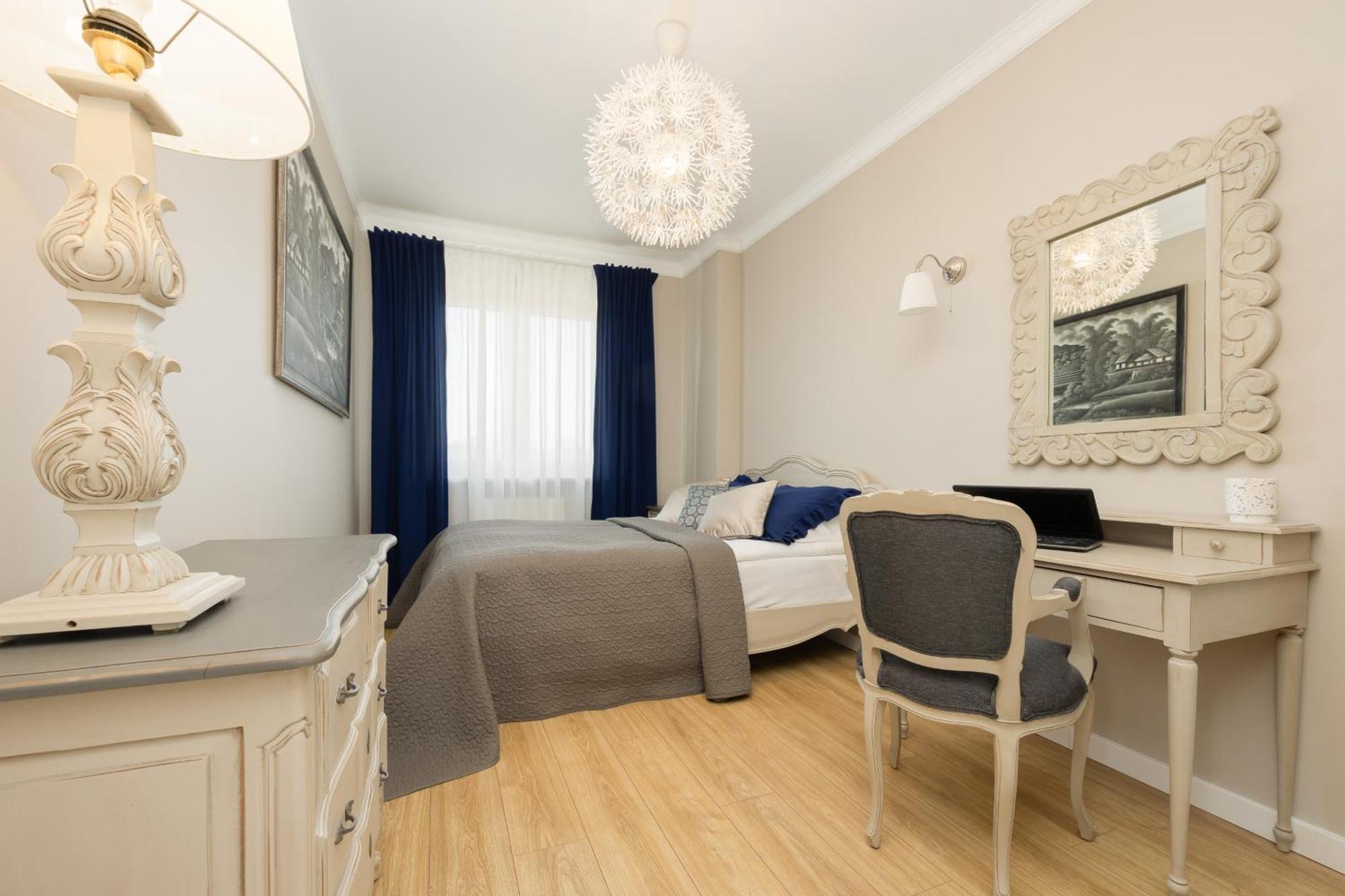 Beautiful For 6 People With Balcony And Parking In By Renters Apartament