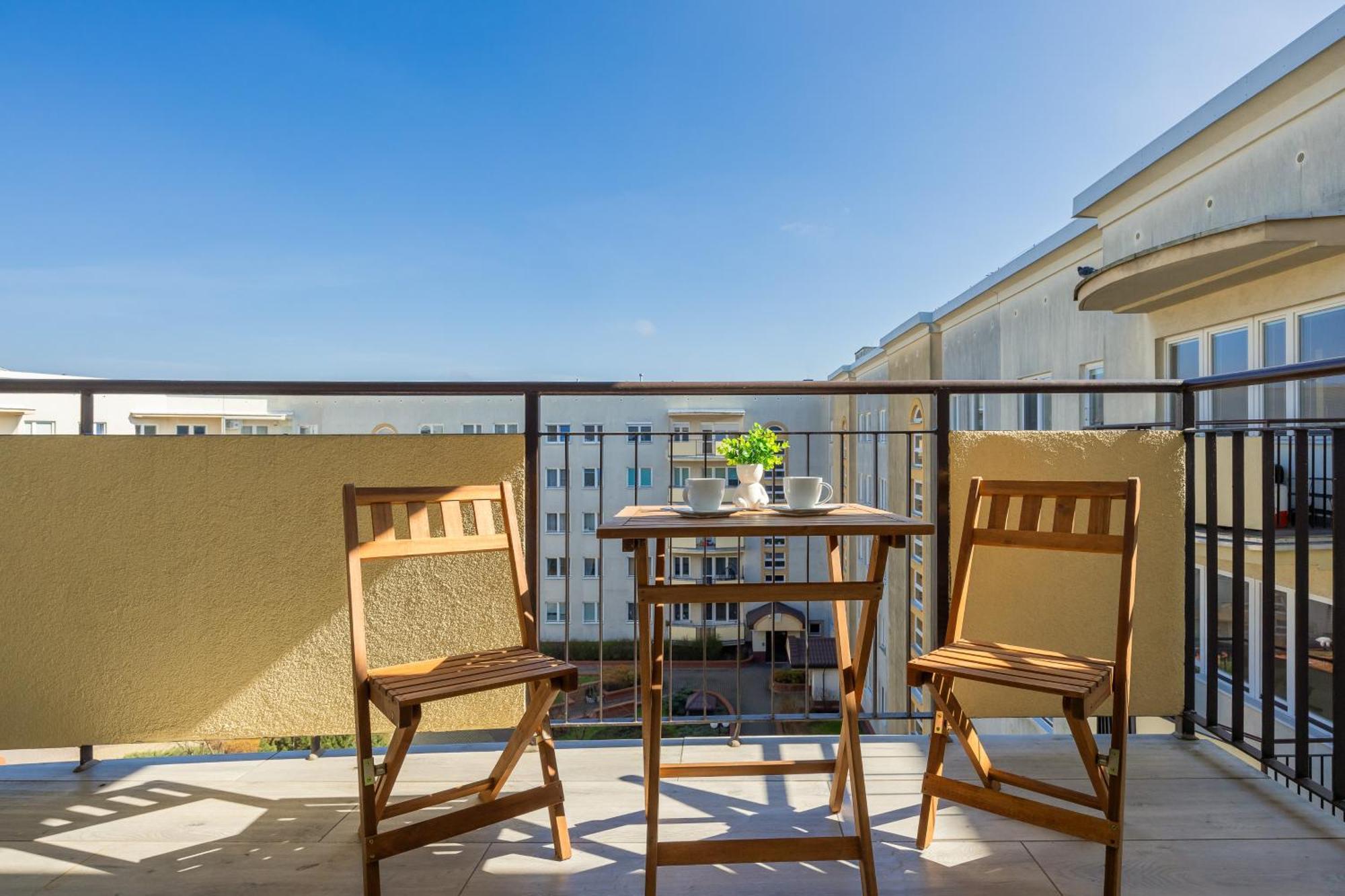 Beautiful For 6 People With Balcony And Parking In By Renters Apartament *
