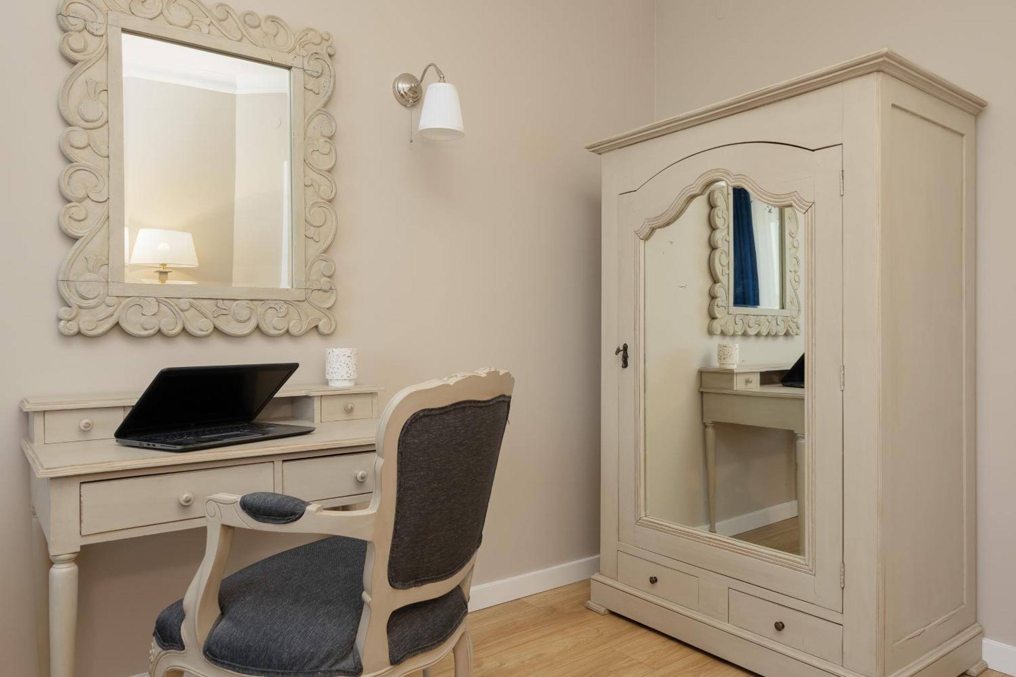 Apartament Beautiful For 6 People With Balcony And Parking In By Renters Warszawa