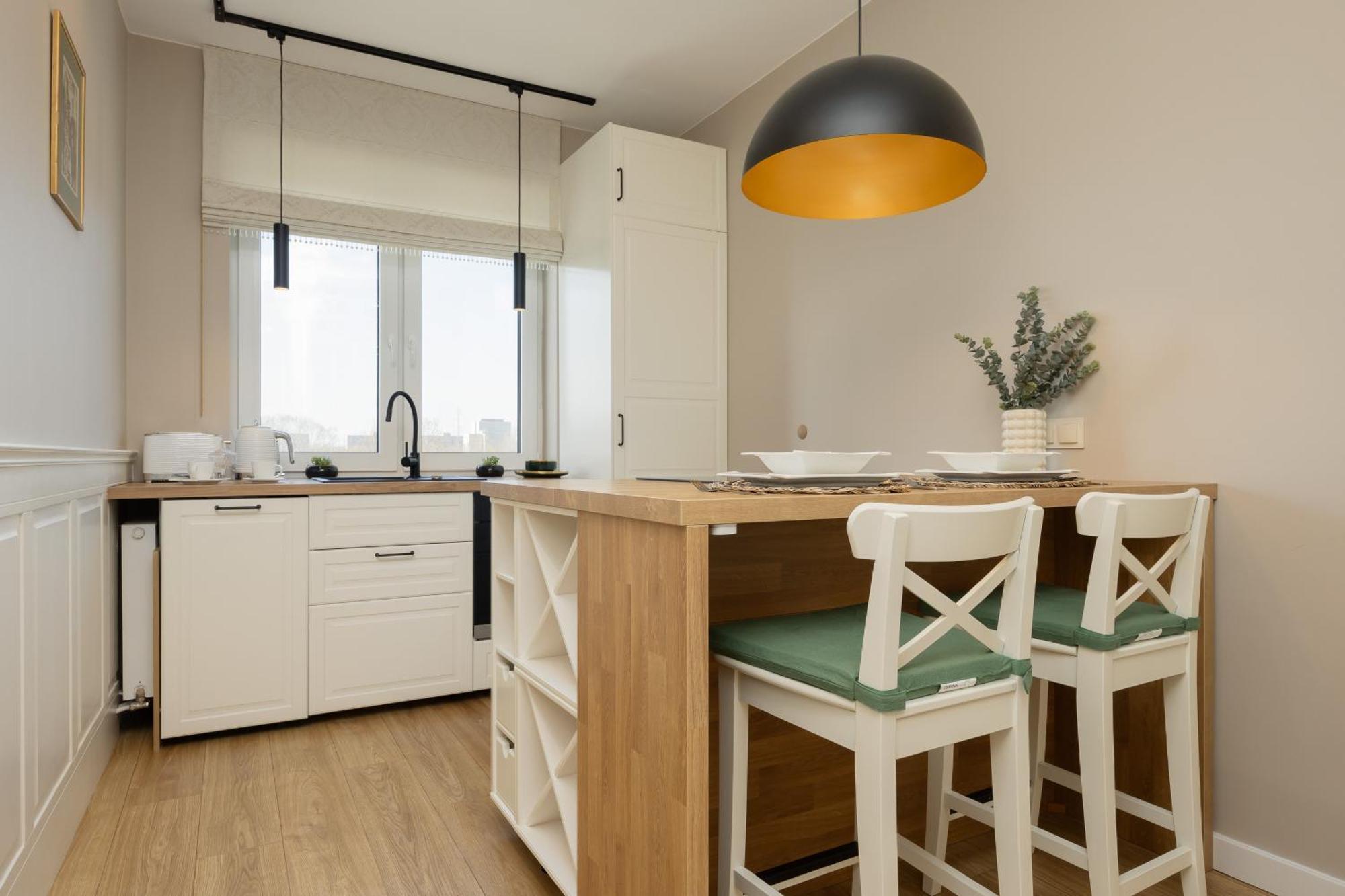 Beautiful For 6 People With Balcony And Parking In By Renters Apartament *
