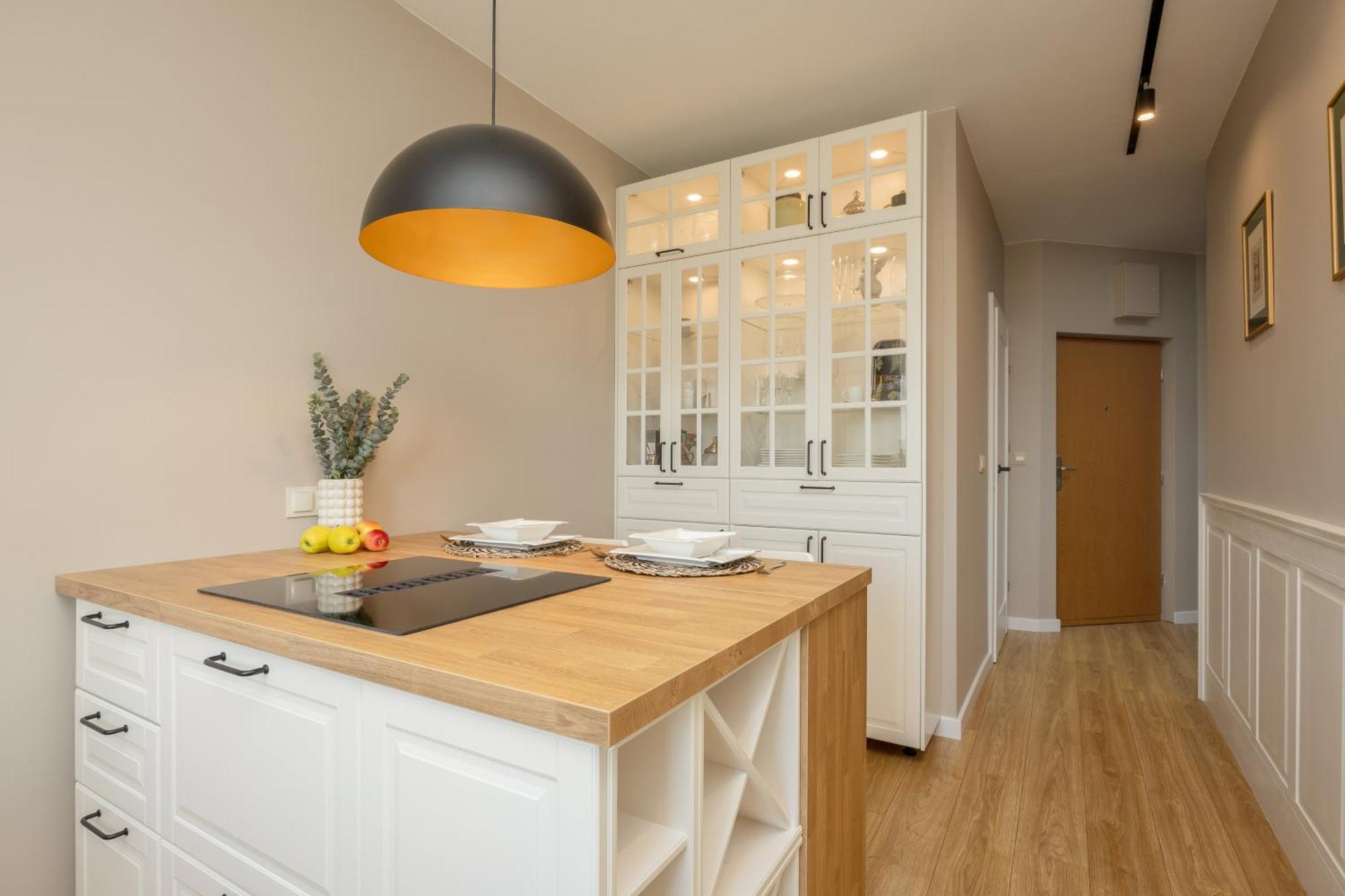 Beautiful For 6 People With Balcony And Parking In By Renters